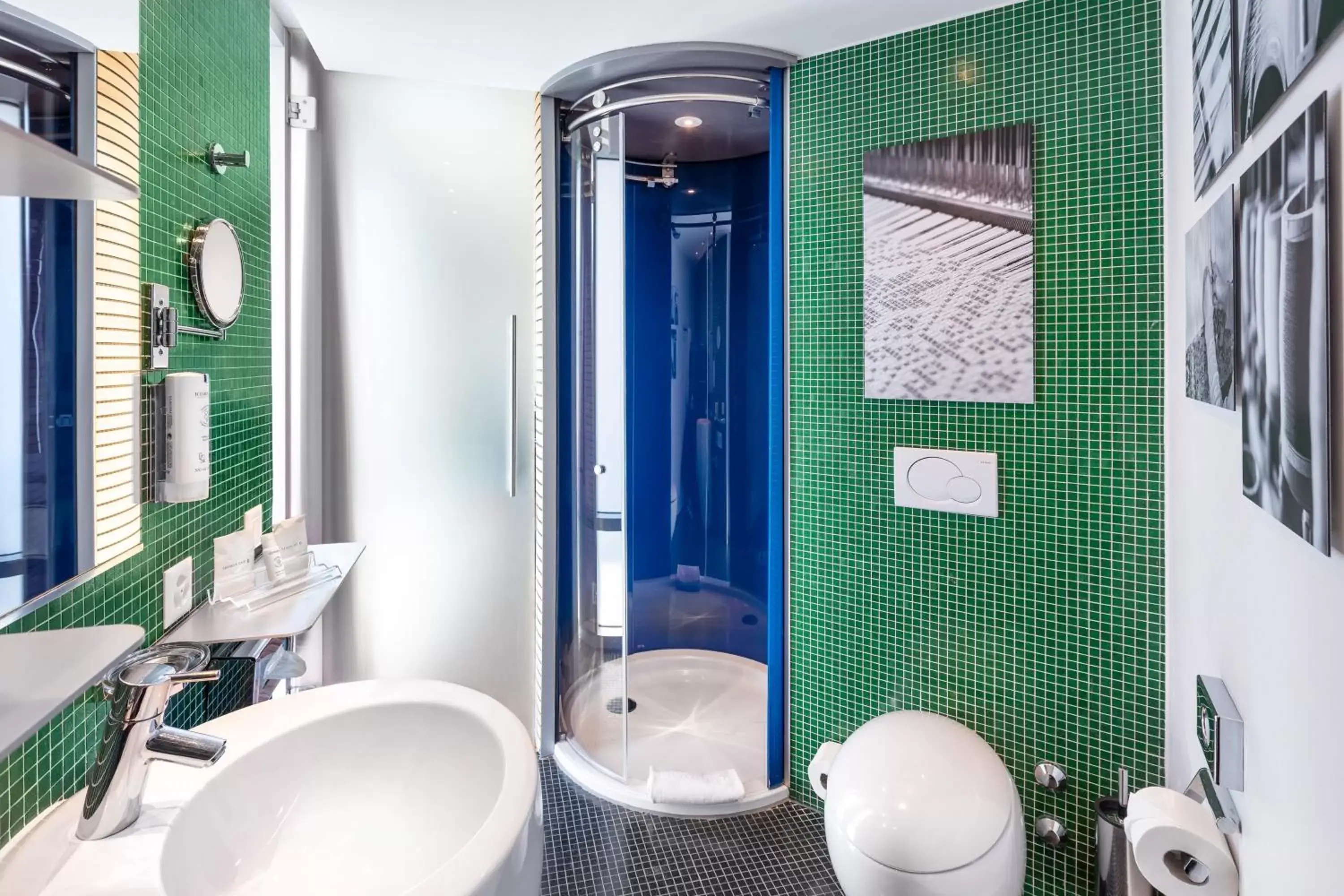 Bathroom in Sedartis Swiss Quality Hotel