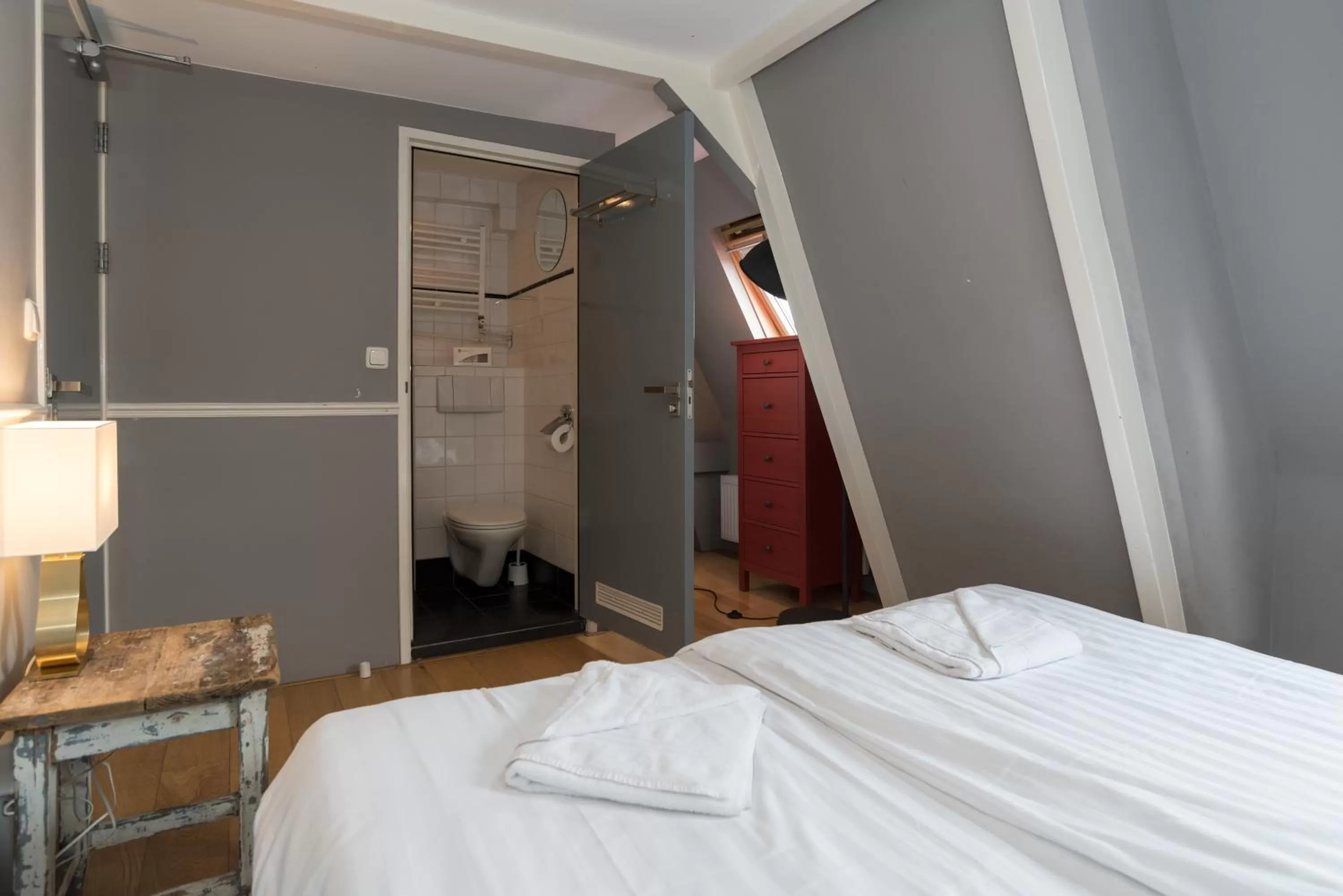 Bed in Westerpark Suites