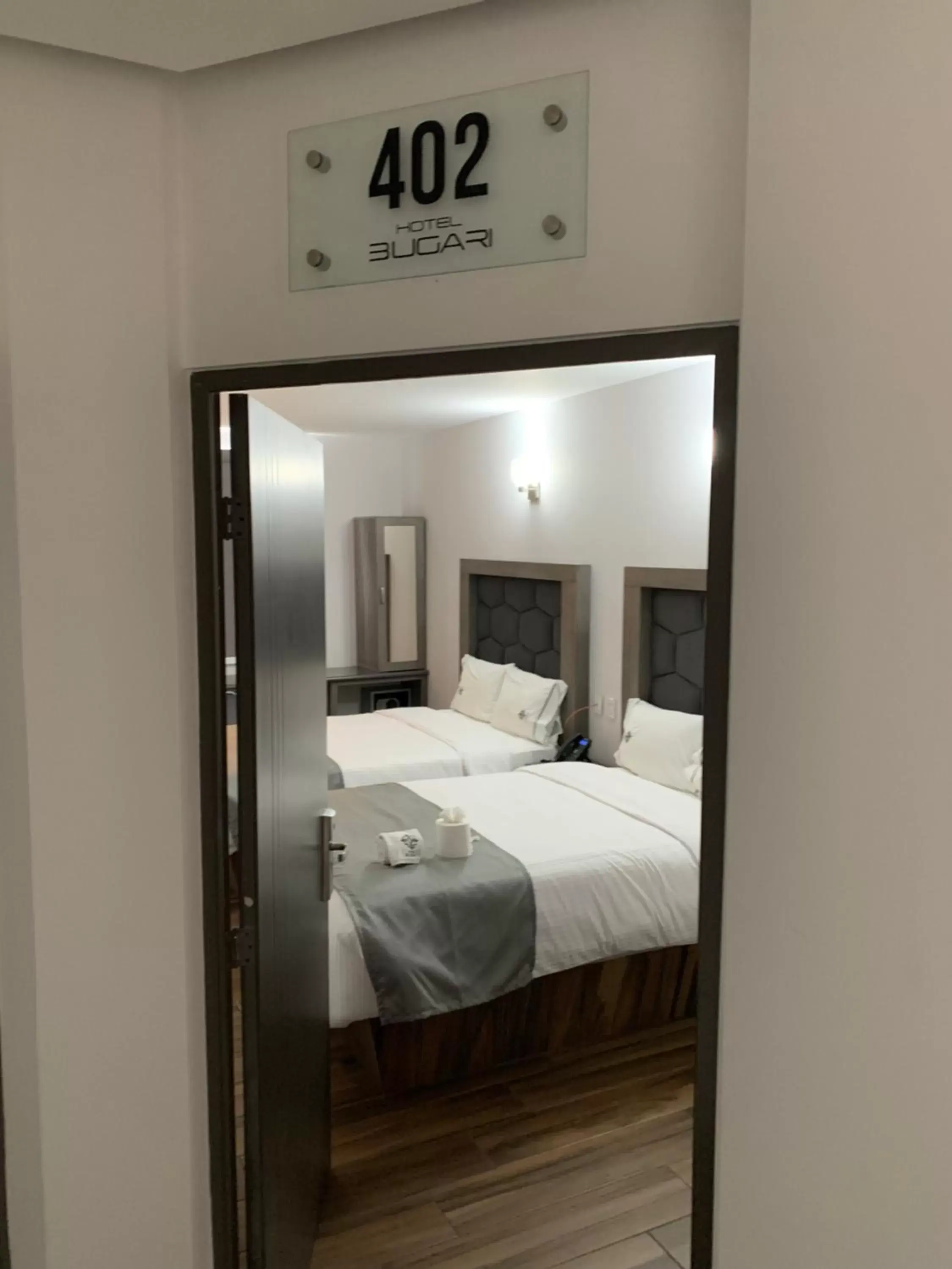 Photo of the whole room, Bed in Hotel Bugari Aeropuerto Guadalajara