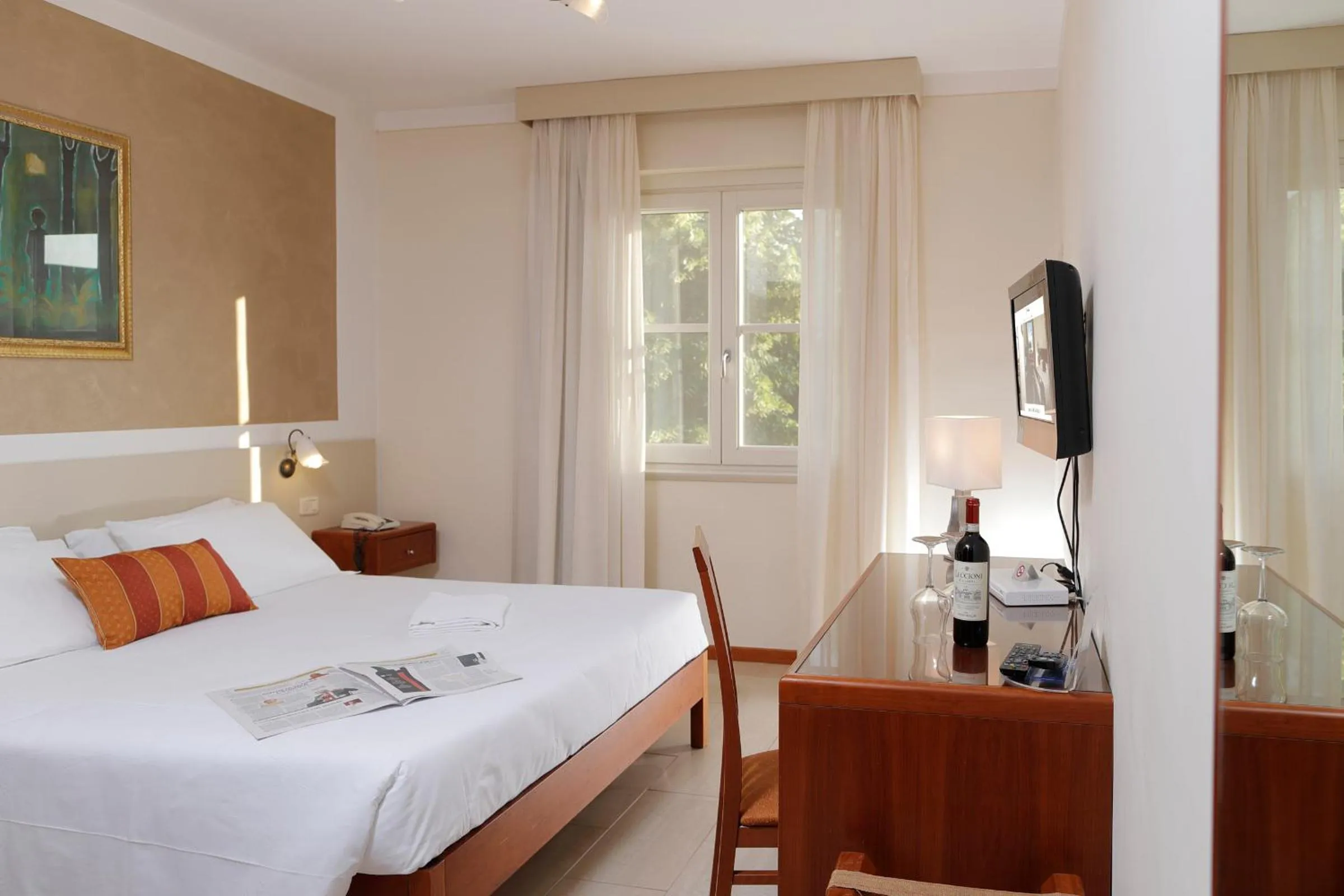 Photo of the whole room, Bed in Hotel Michelangelo