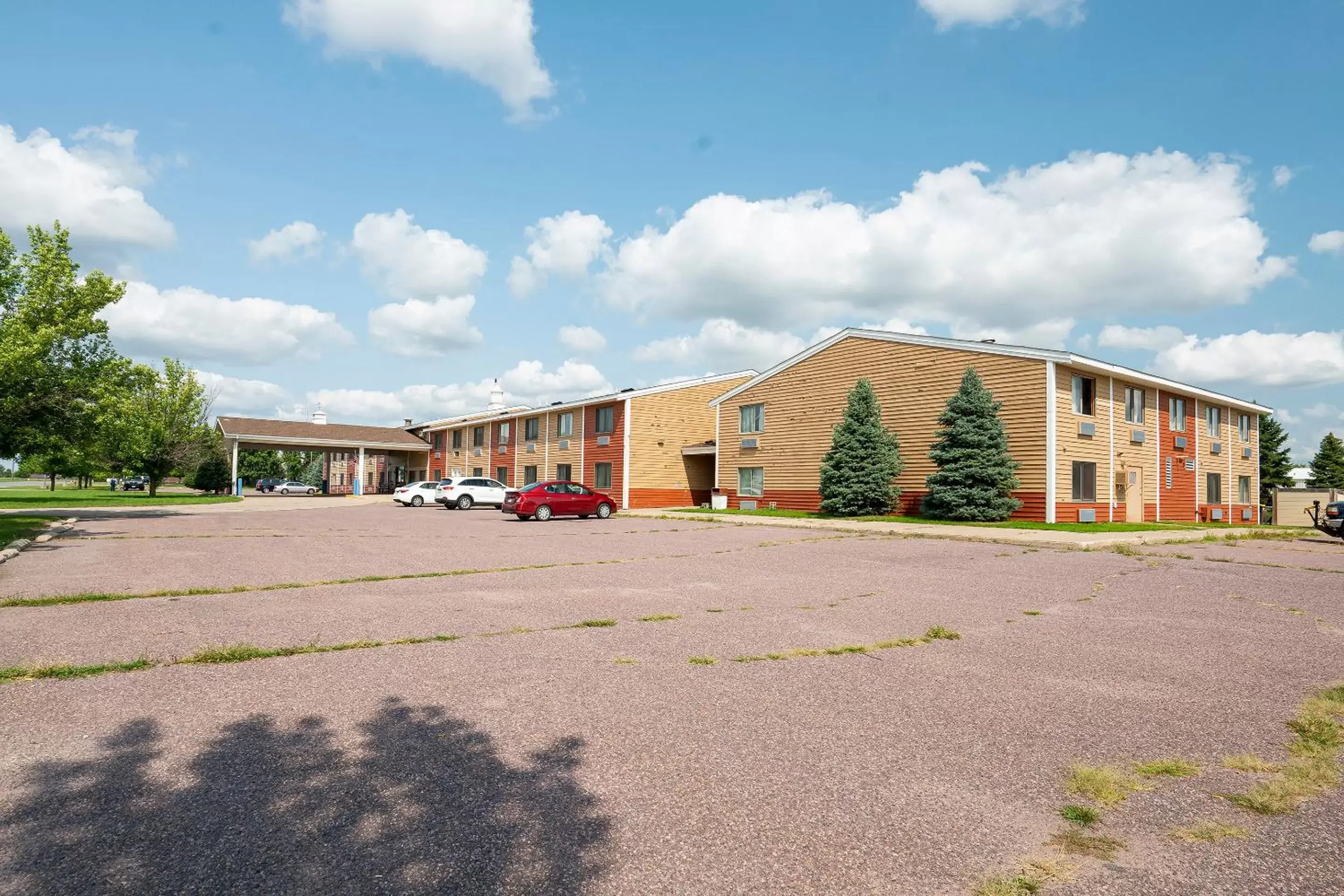 Parking, Property Building in OYO Hotel Redwood Falls near Jackpot Casino