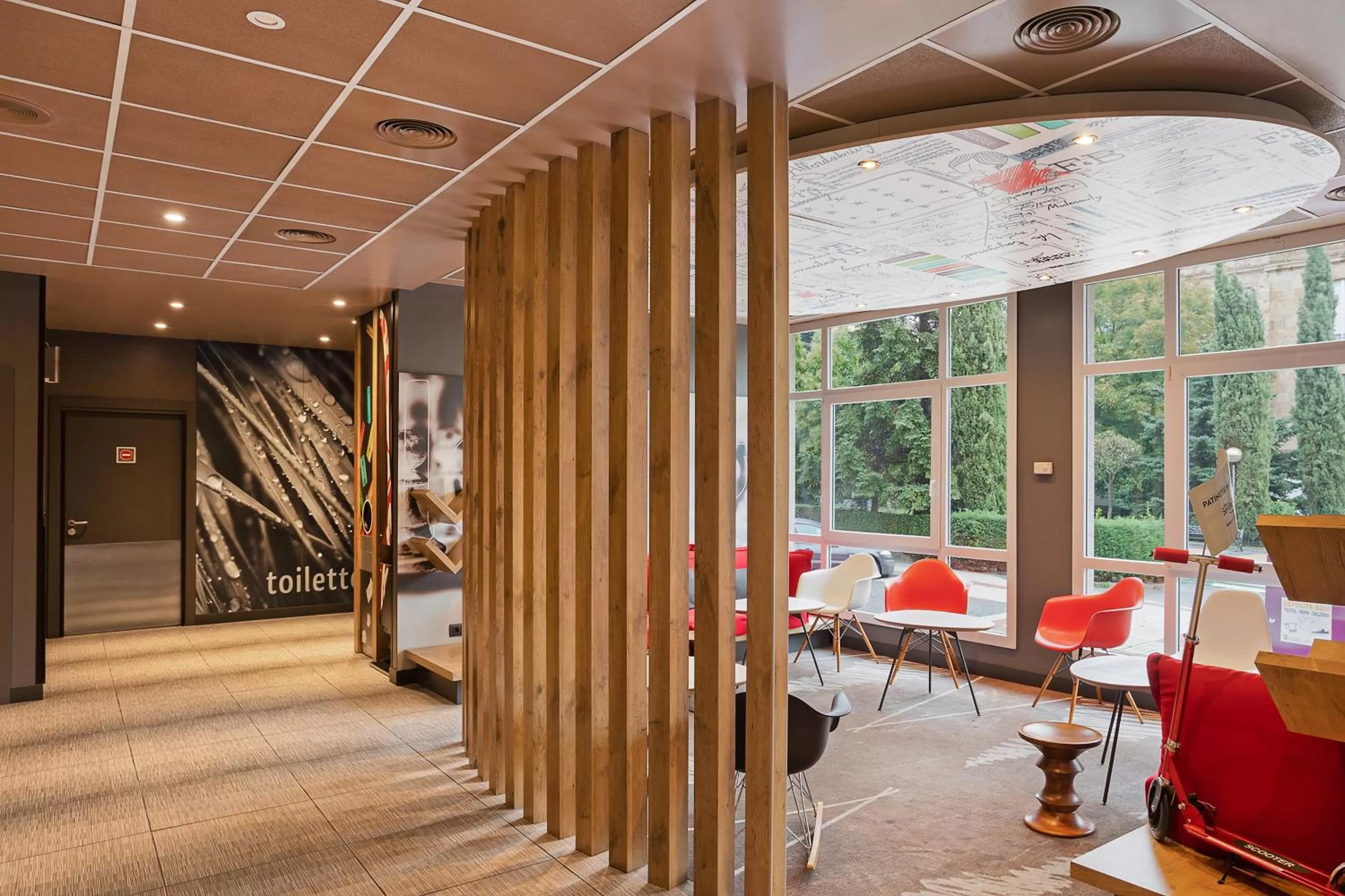 Lobby or reception in Ibis Salamanca