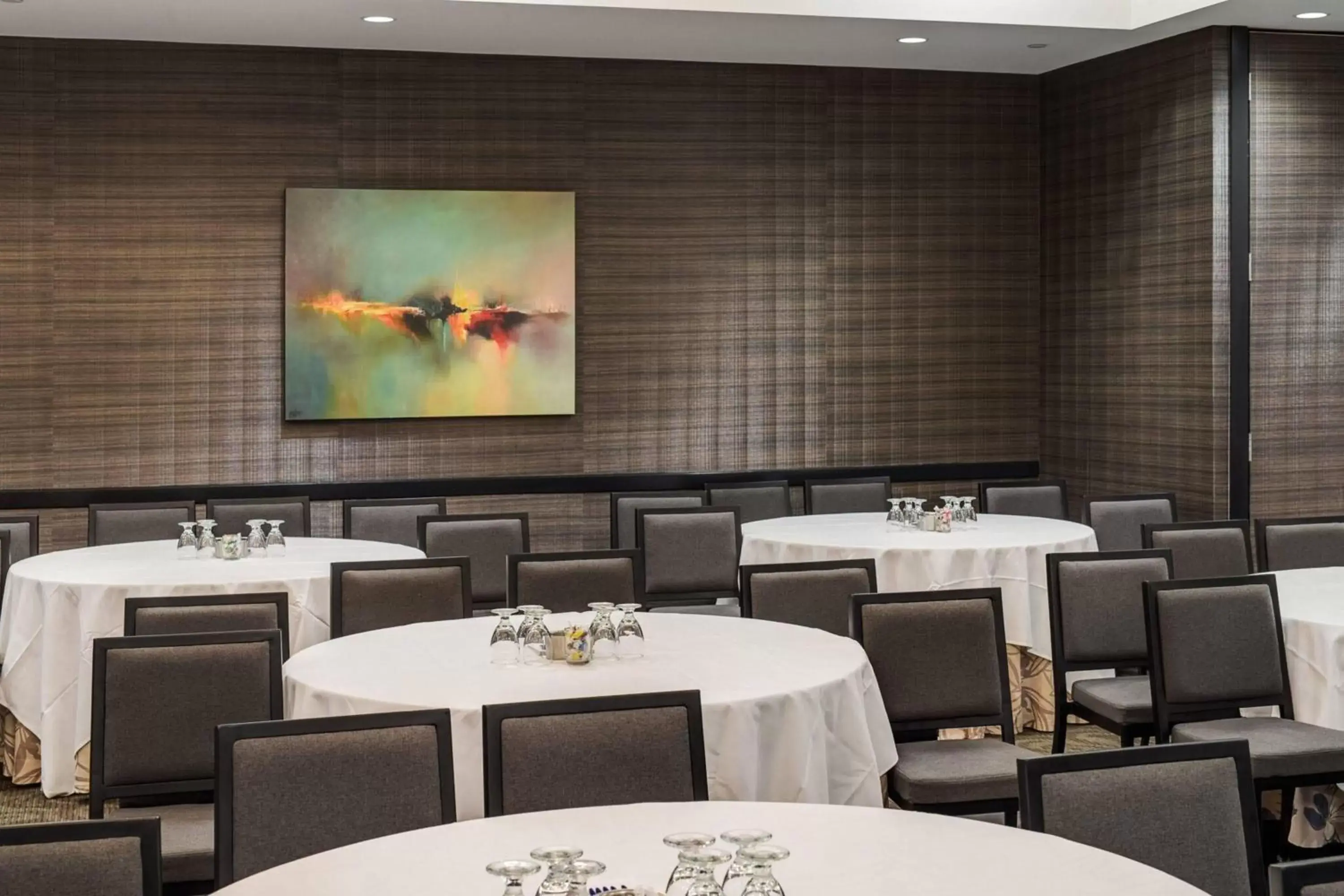 Meeting/conference room, Restaurant/Places to Eat in Delta Hotels by Marriott Kamloops