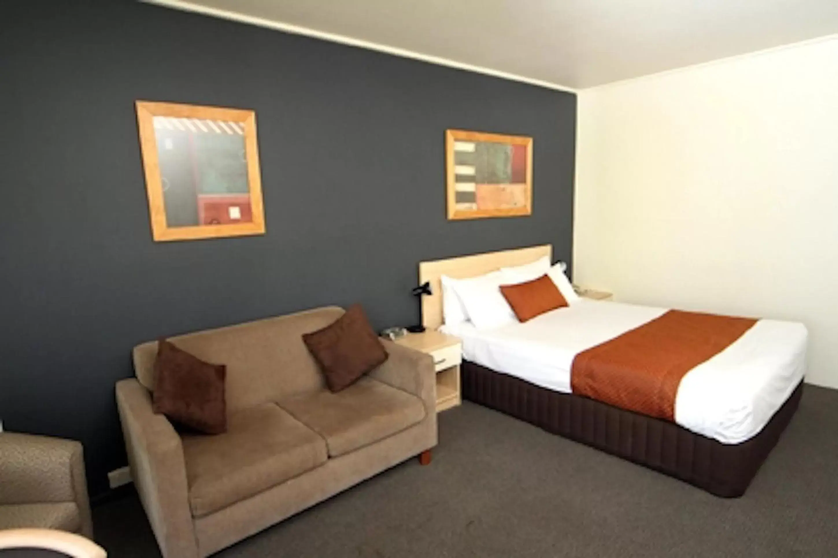 Bedroom, Bed in Mildura Golf Resort
