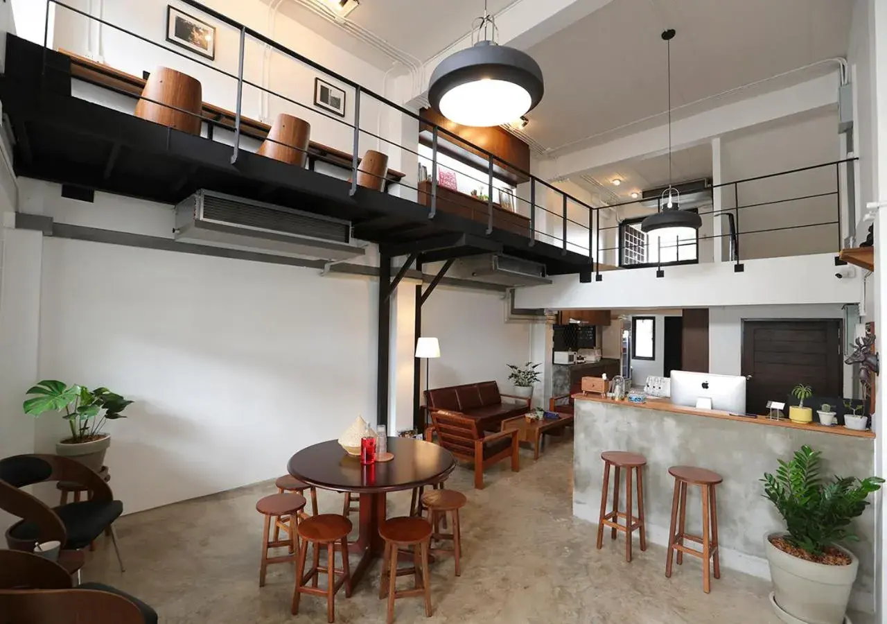 Restaurant/Places to Eat in Apartment45 Hostel
