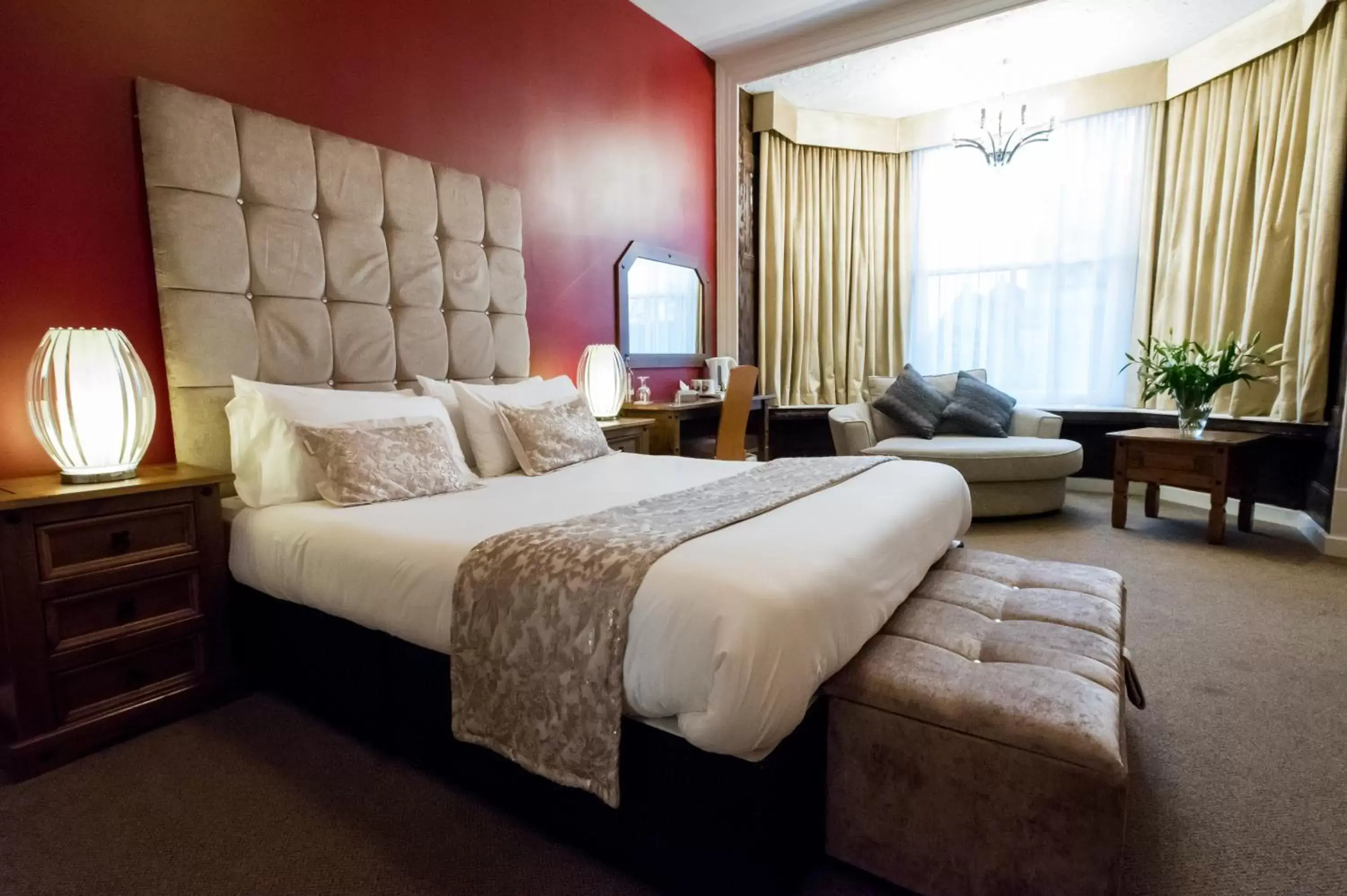 Photo of the whole room, Bed in The Pearl Hotel