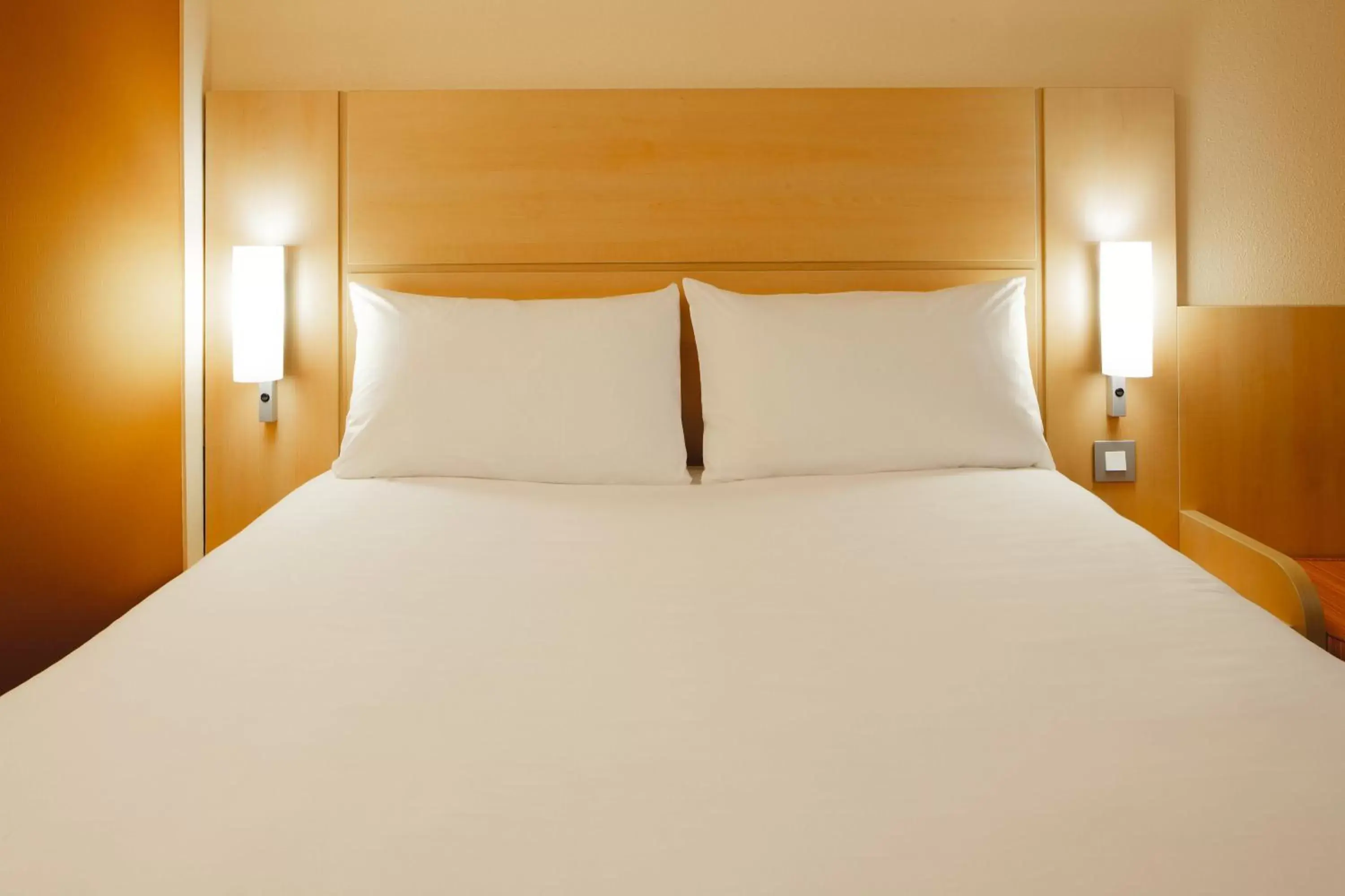 Bed in Hotel Ibis Milano Malpensa