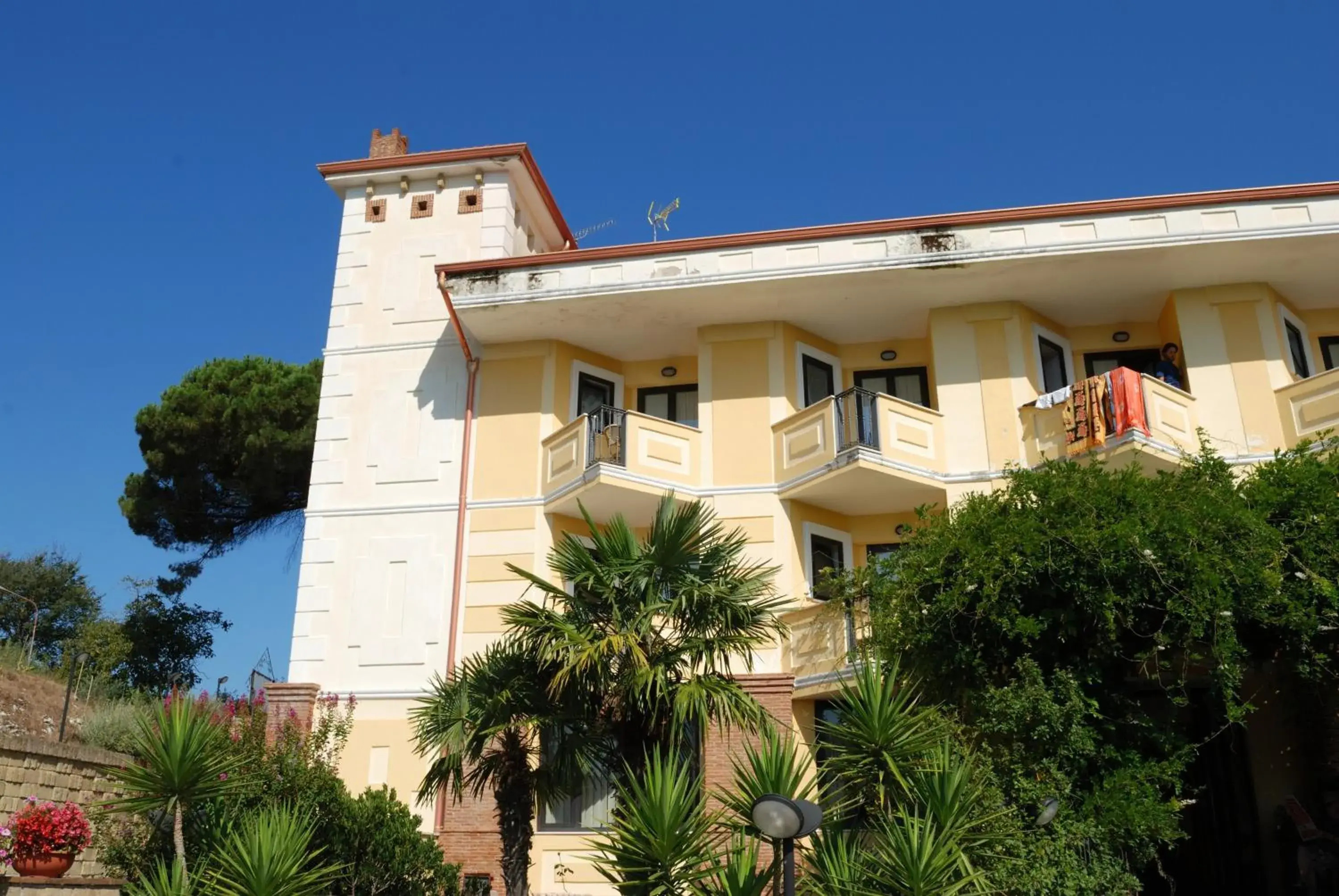 Facade/entrance, Property Building in Hotel Caserta Antica