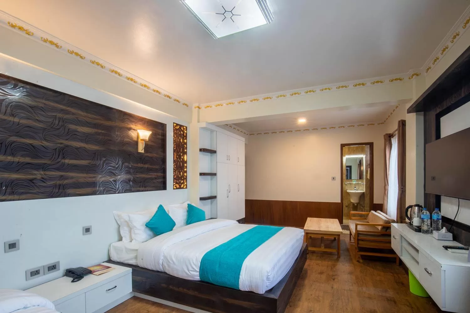 Photo of the whole room, Bed in Hotel Himalayan Glacier