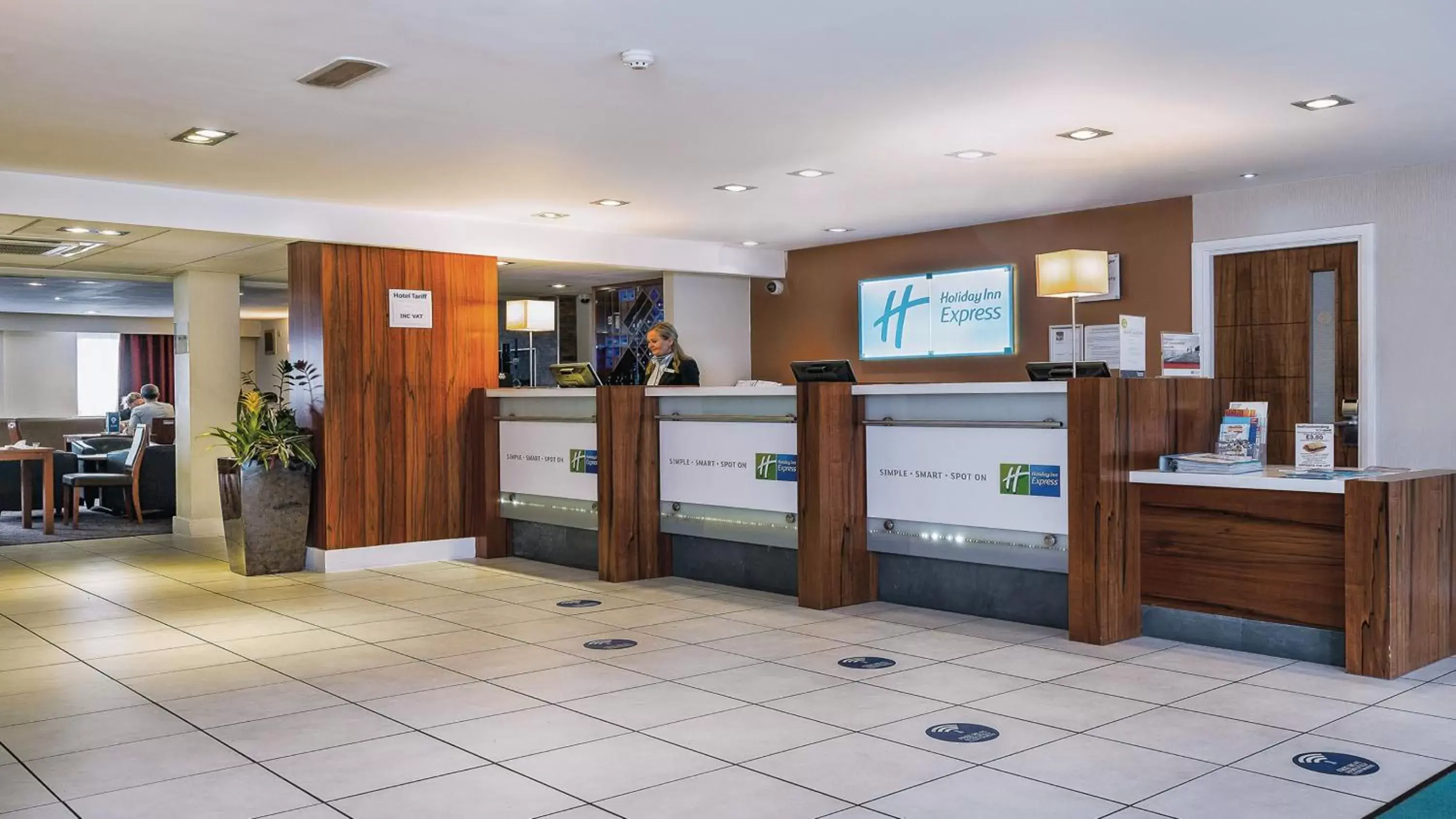 Property building, Lobby/Reception in Holiday Inn Express Glenrothes, an IHG Hotel