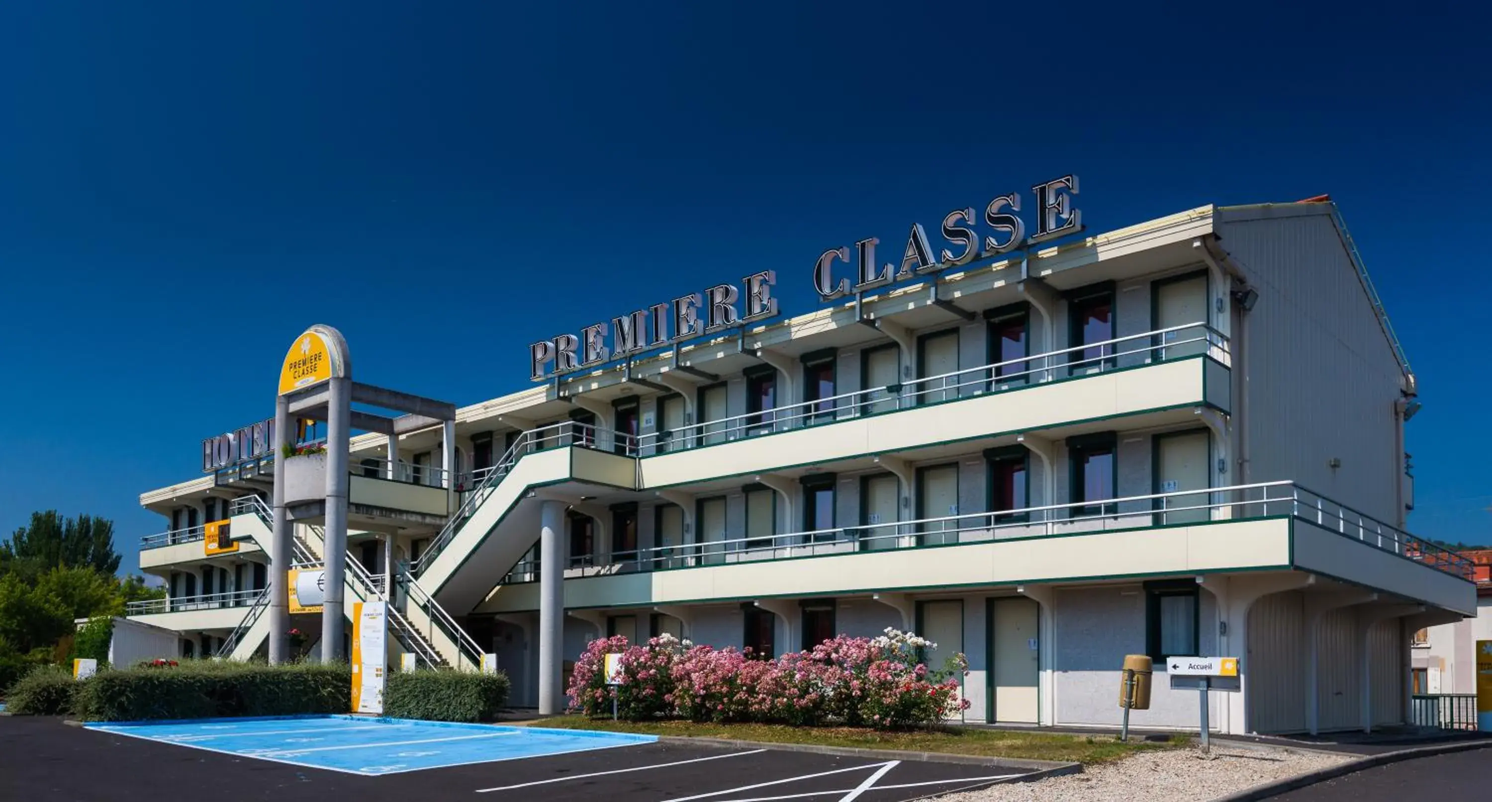 Facade/entrance, Property Building in Première Classe Clermont Ferrand Nord