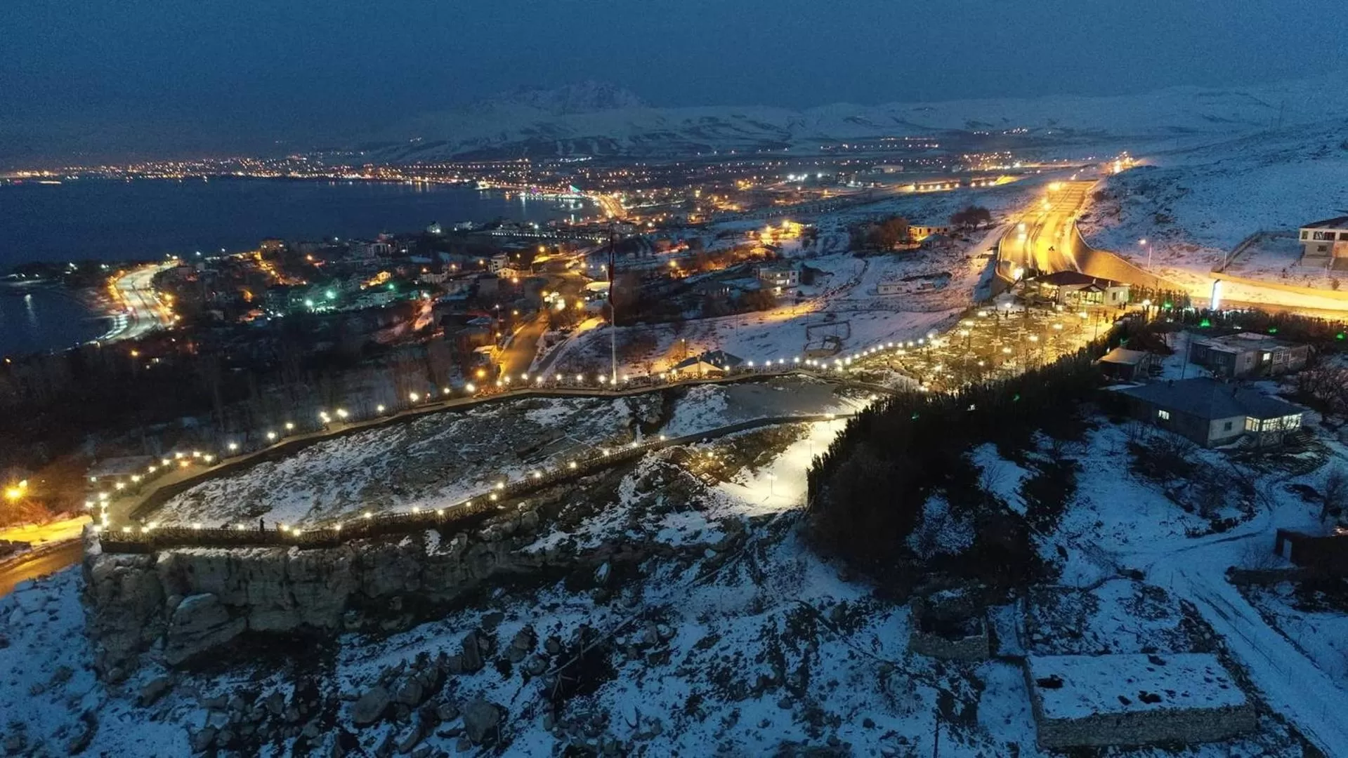 Natural landscape in Doubletree by Hilton Van