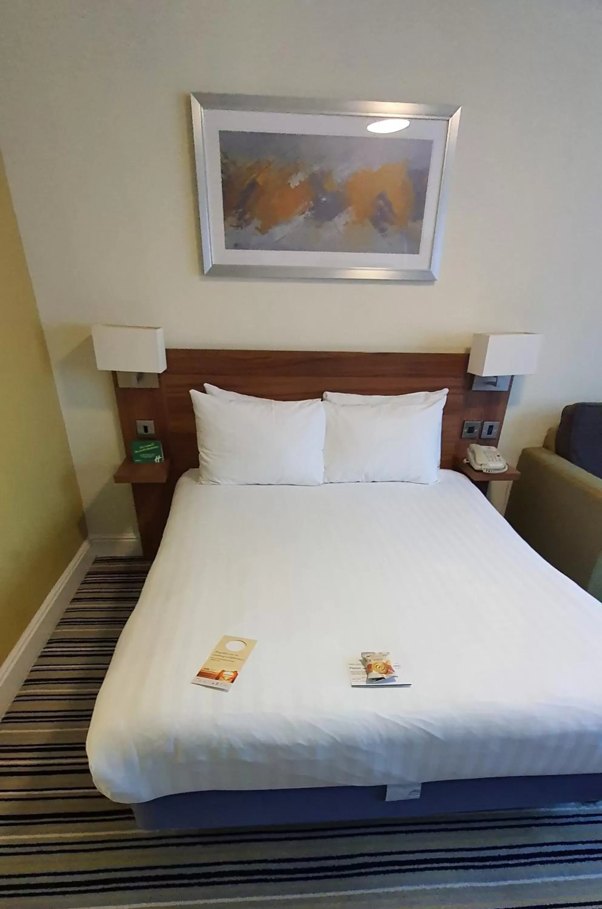 Bed in Holiday Inn Swindon, an IHG Hotel