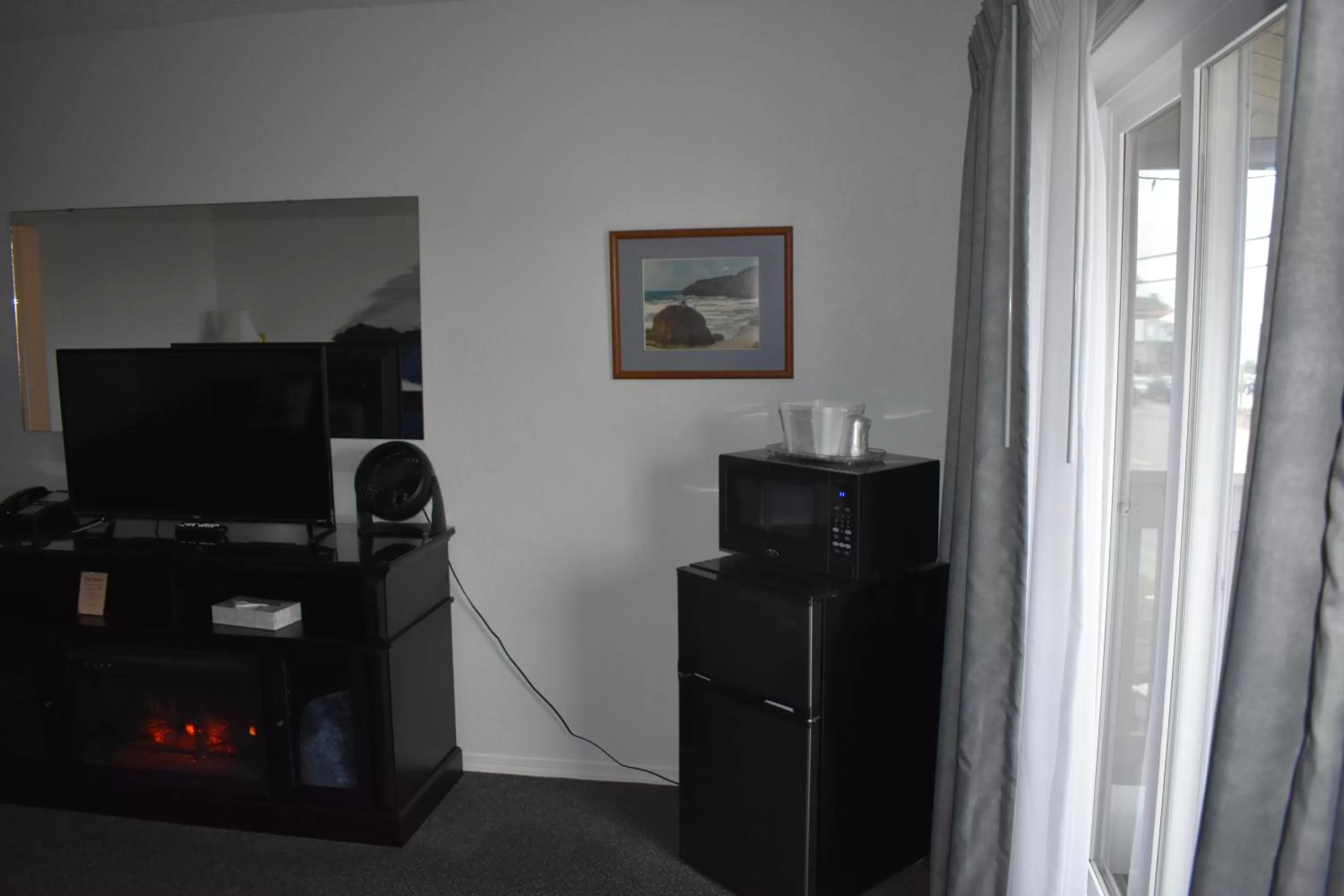 TV/Entertainment Center in Lighthouse Cove Inn