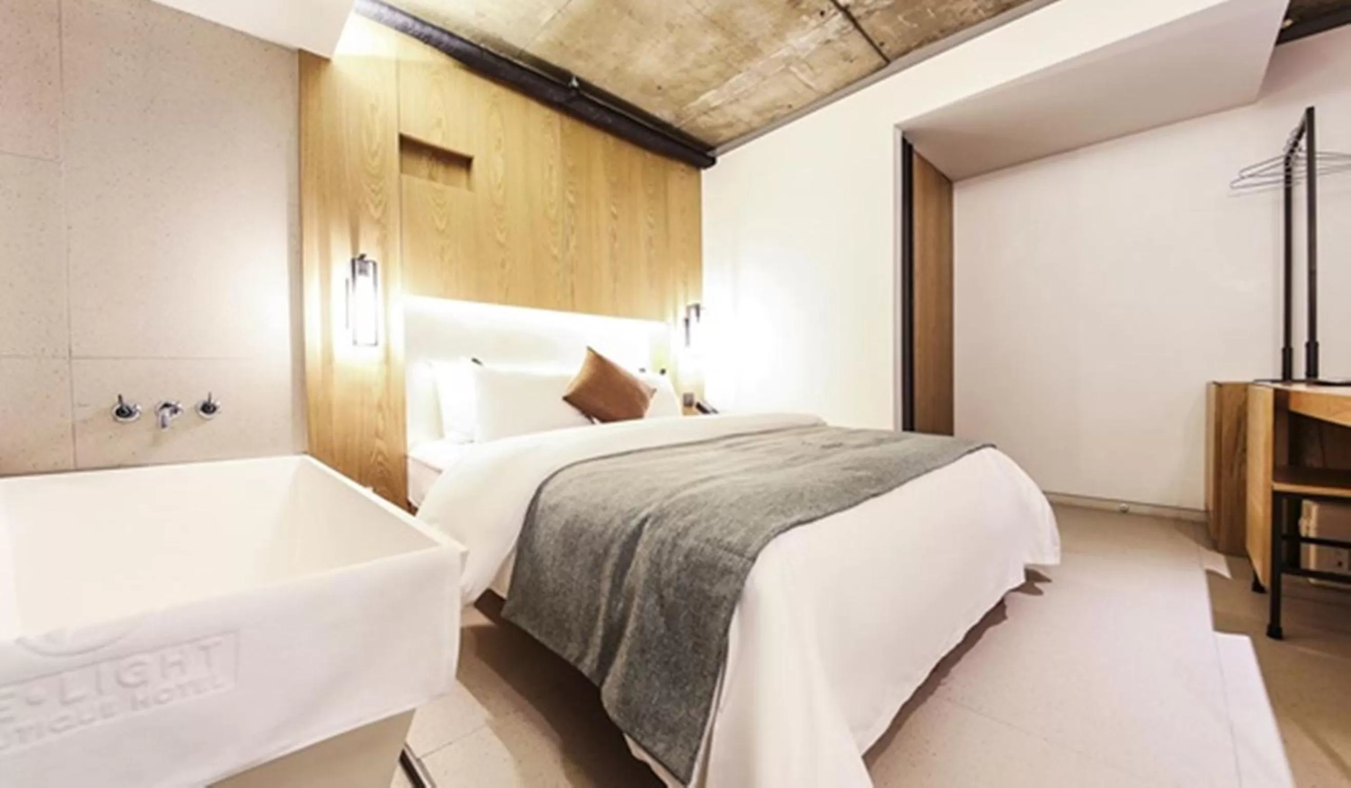 Bed in Delight Hotel Jamsil