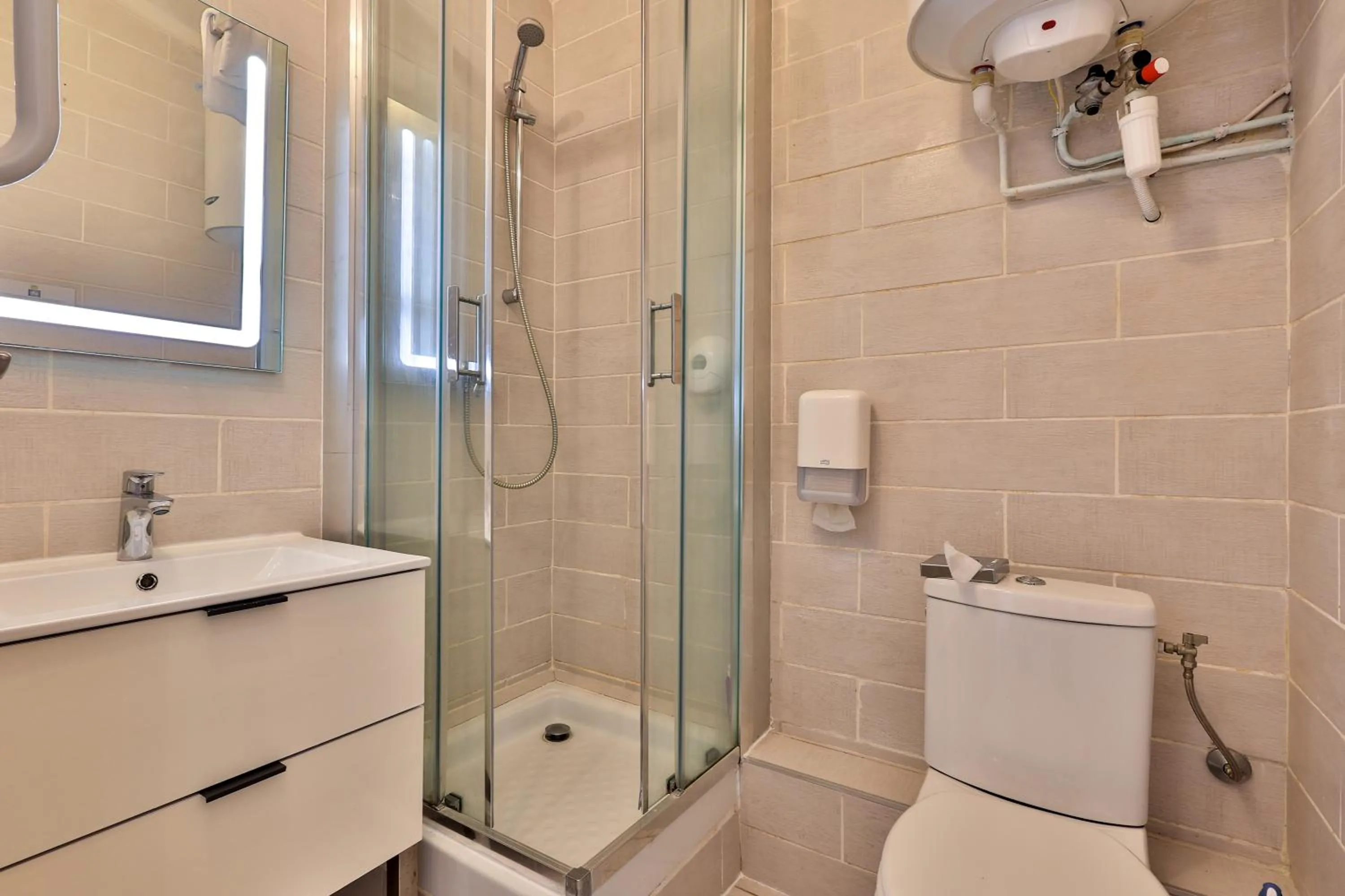 Bathroom in Hotel Cayrons Vence & St Paul de Vence