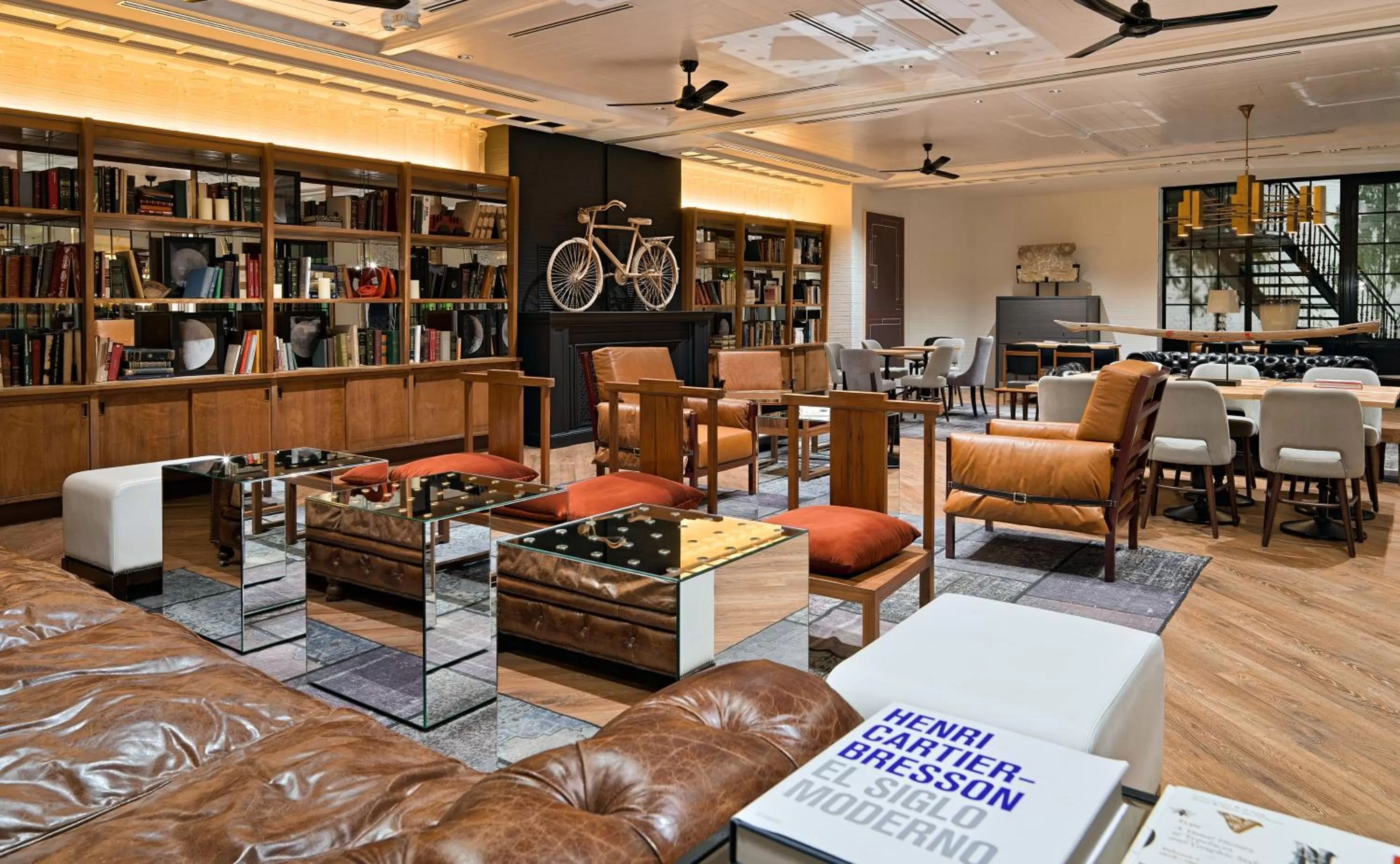 Lounge or bar in H10 Metropolitan 4* Sup