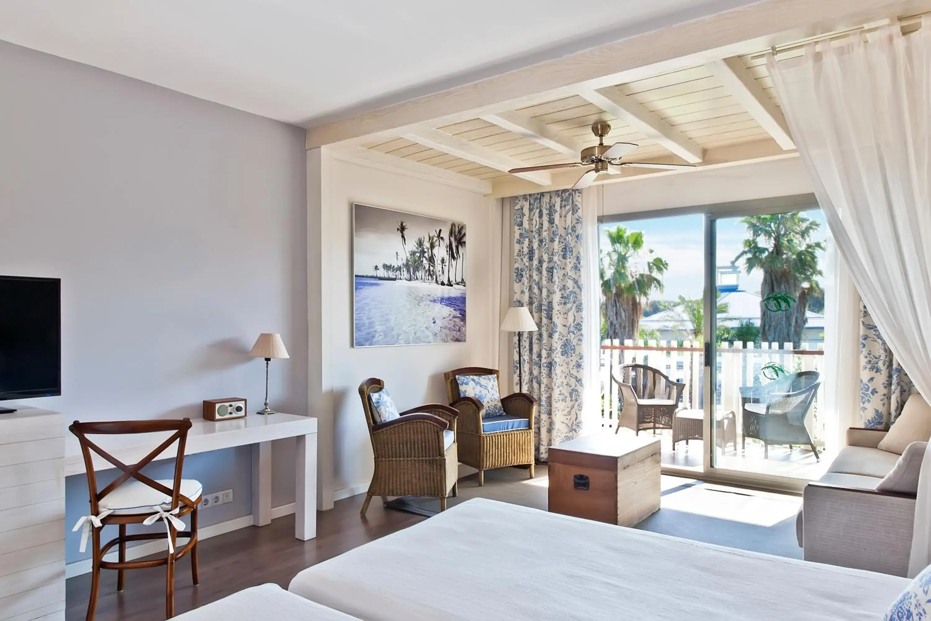 Bed in Portaventura Hotel Caribe