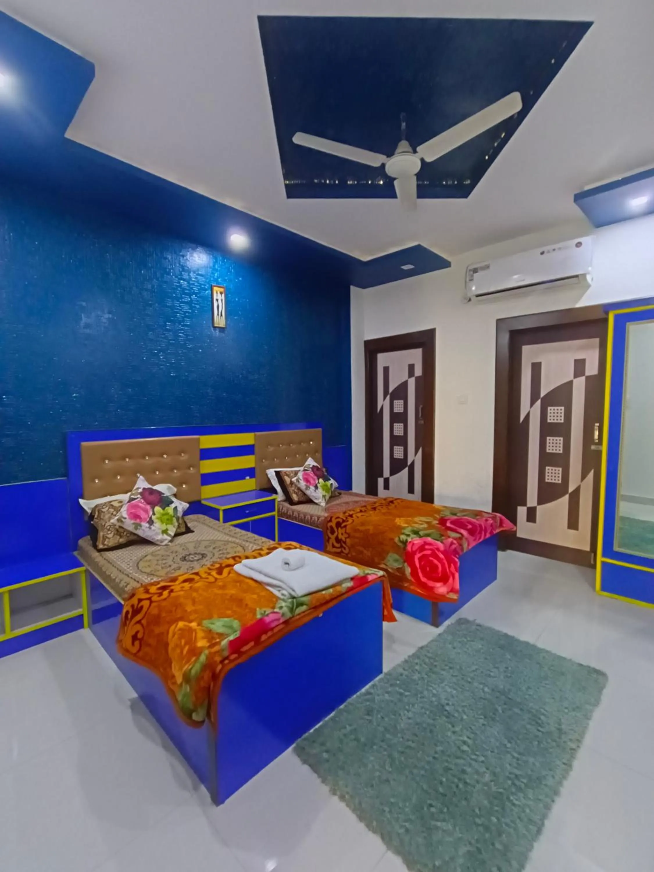 Bedroom, Bed in Friends Home Stay - Agra