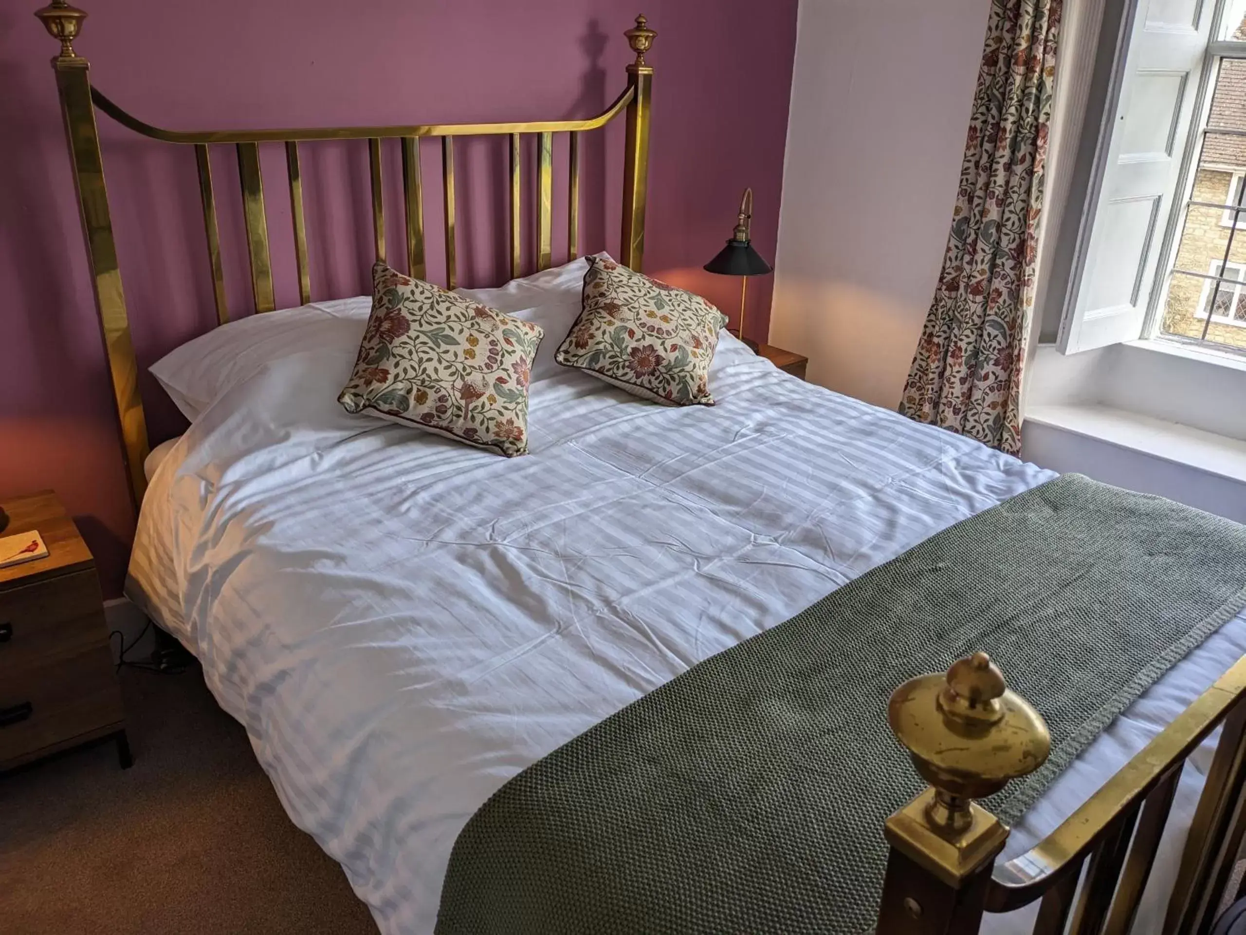 Superior Double Room in Cowpers Oak