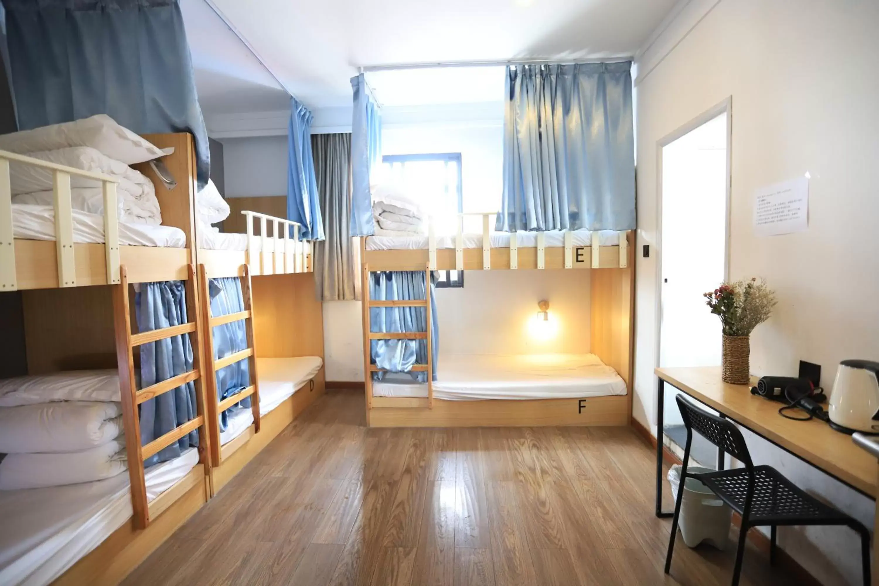 Bed in 6-Bed Female Dormitory Room in Travel light Guilin Bed in 6-Bed Female Dormitory Room in Travel light Guilin