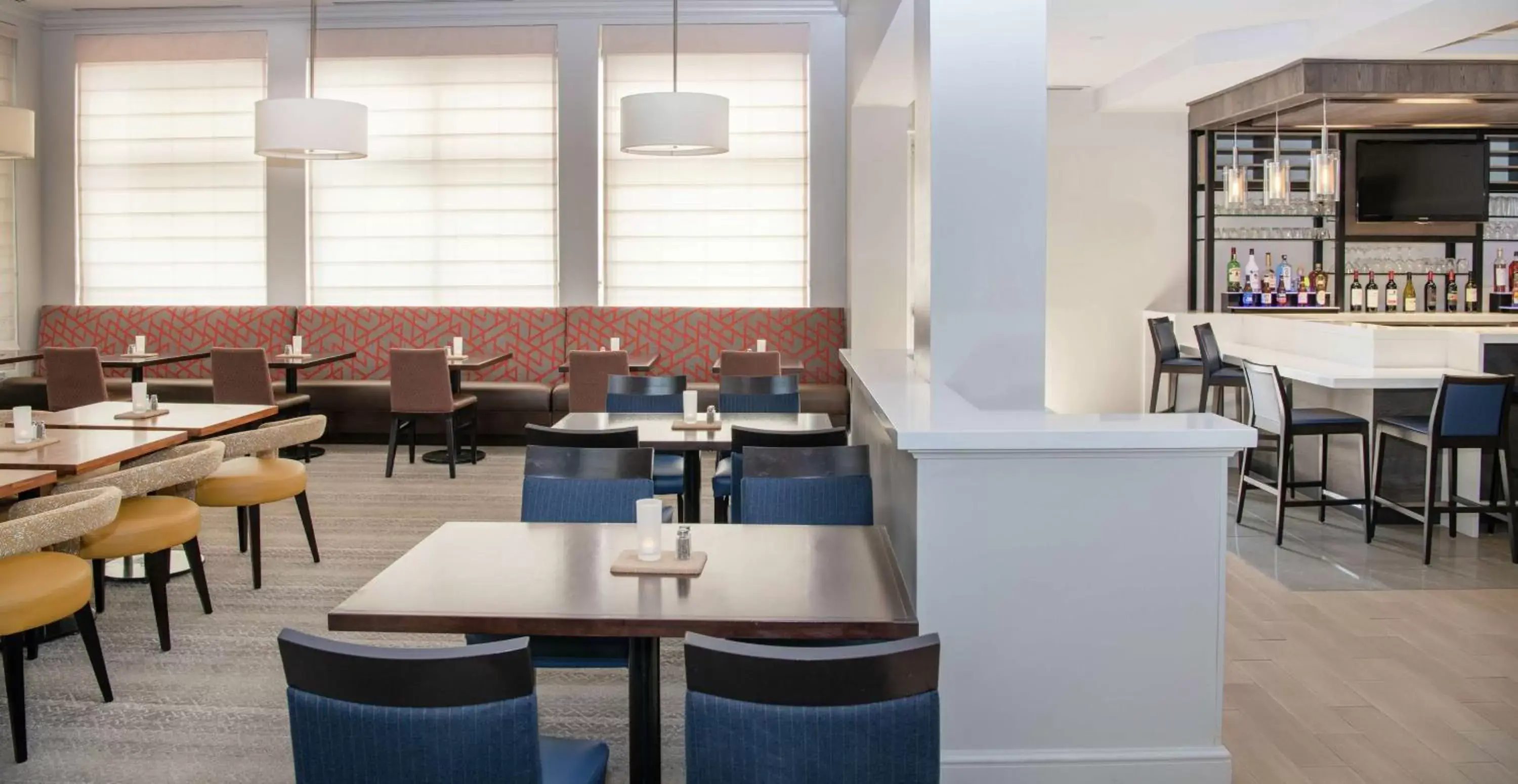 Dining area, Restaurant/Places to Eat in Hilton Garden Inn BWI Airport