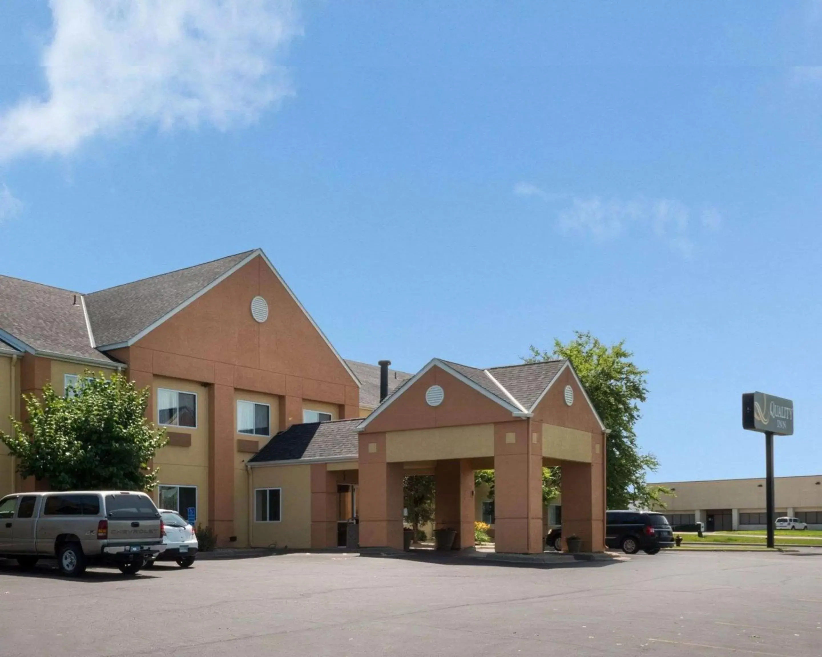 Property Building in Quality Inn Lakeville