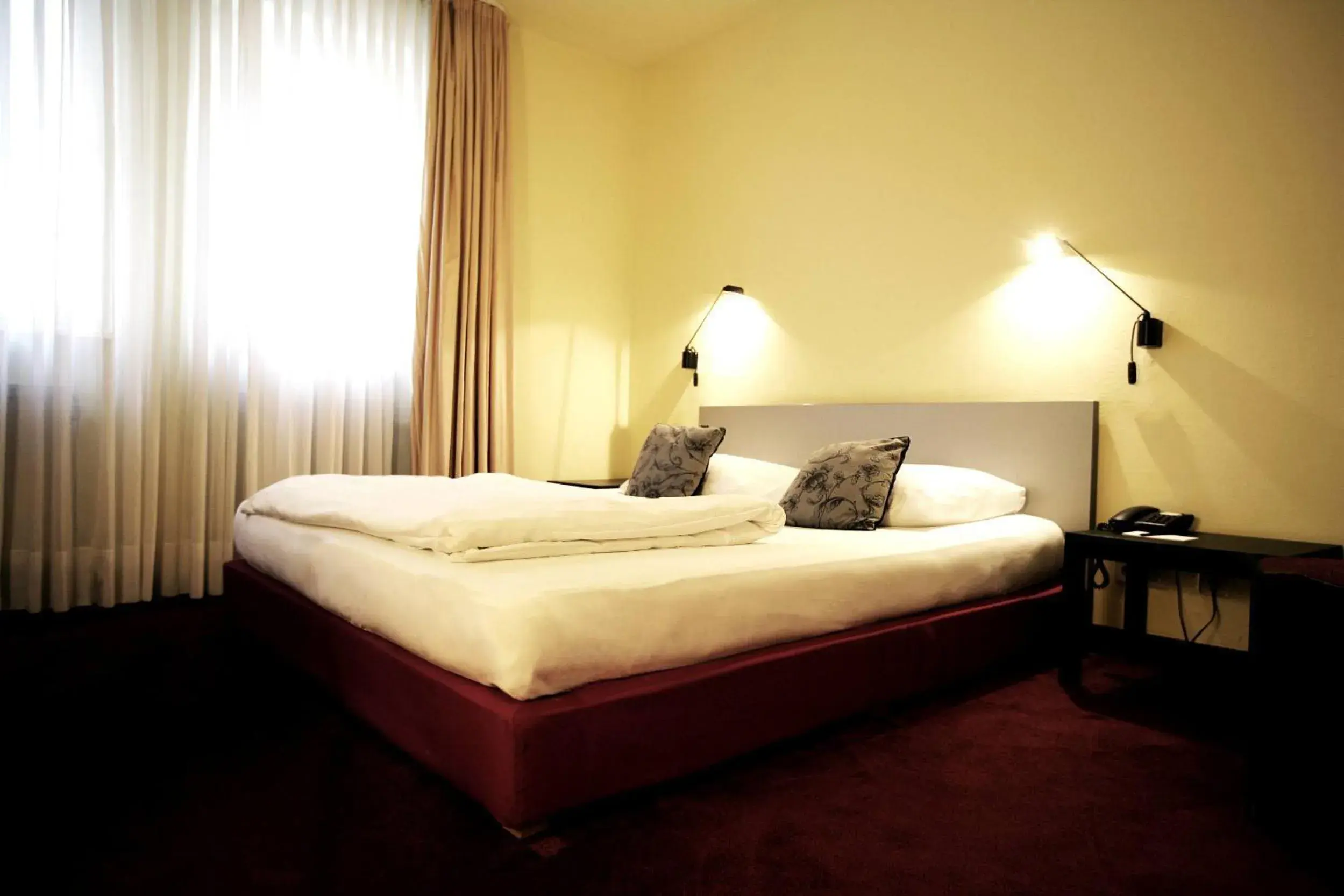 Bed in Hotel Ottheinrich