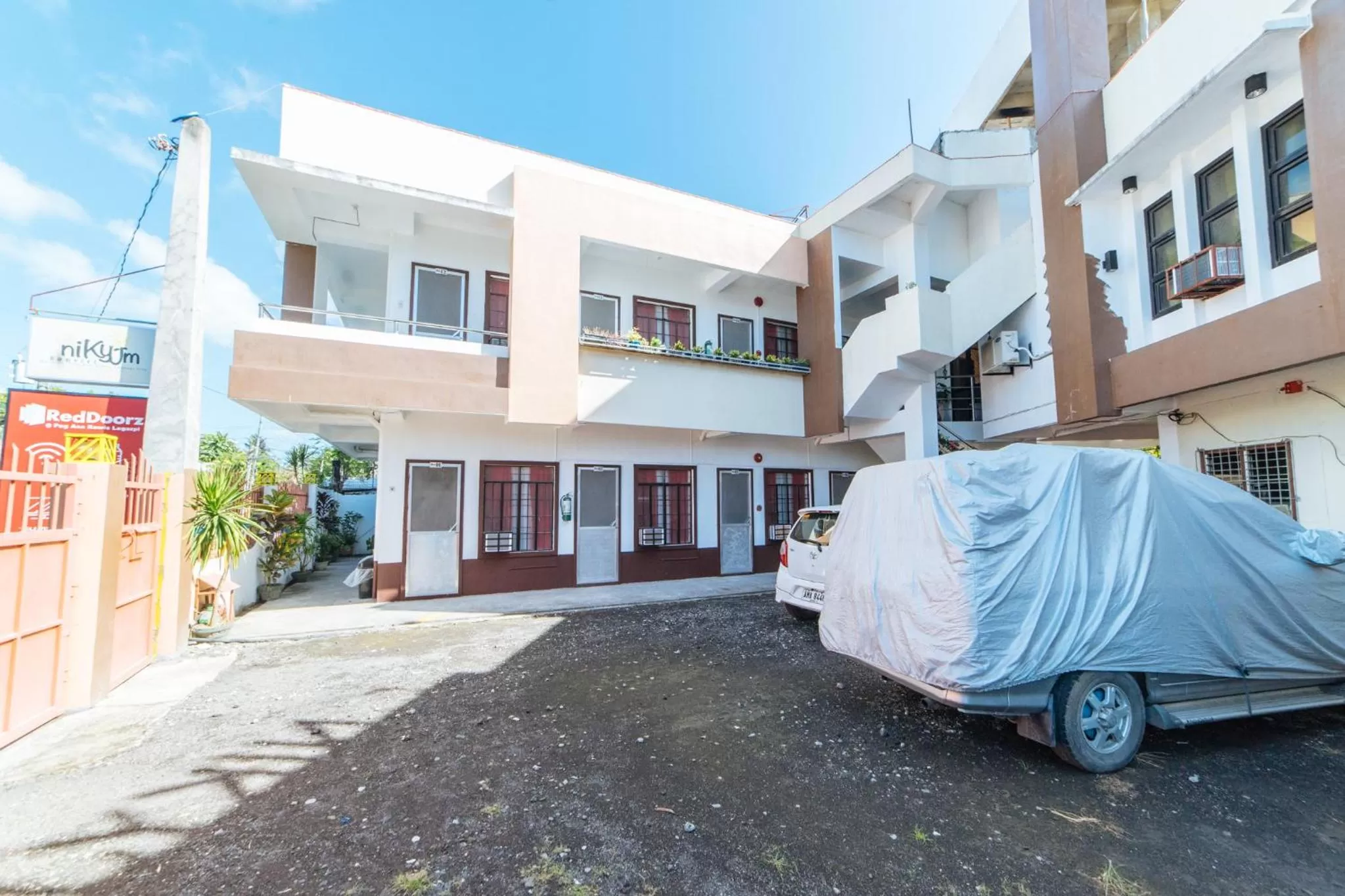 Property building in RedDoorz at Pag Asa Rawis Legazpi