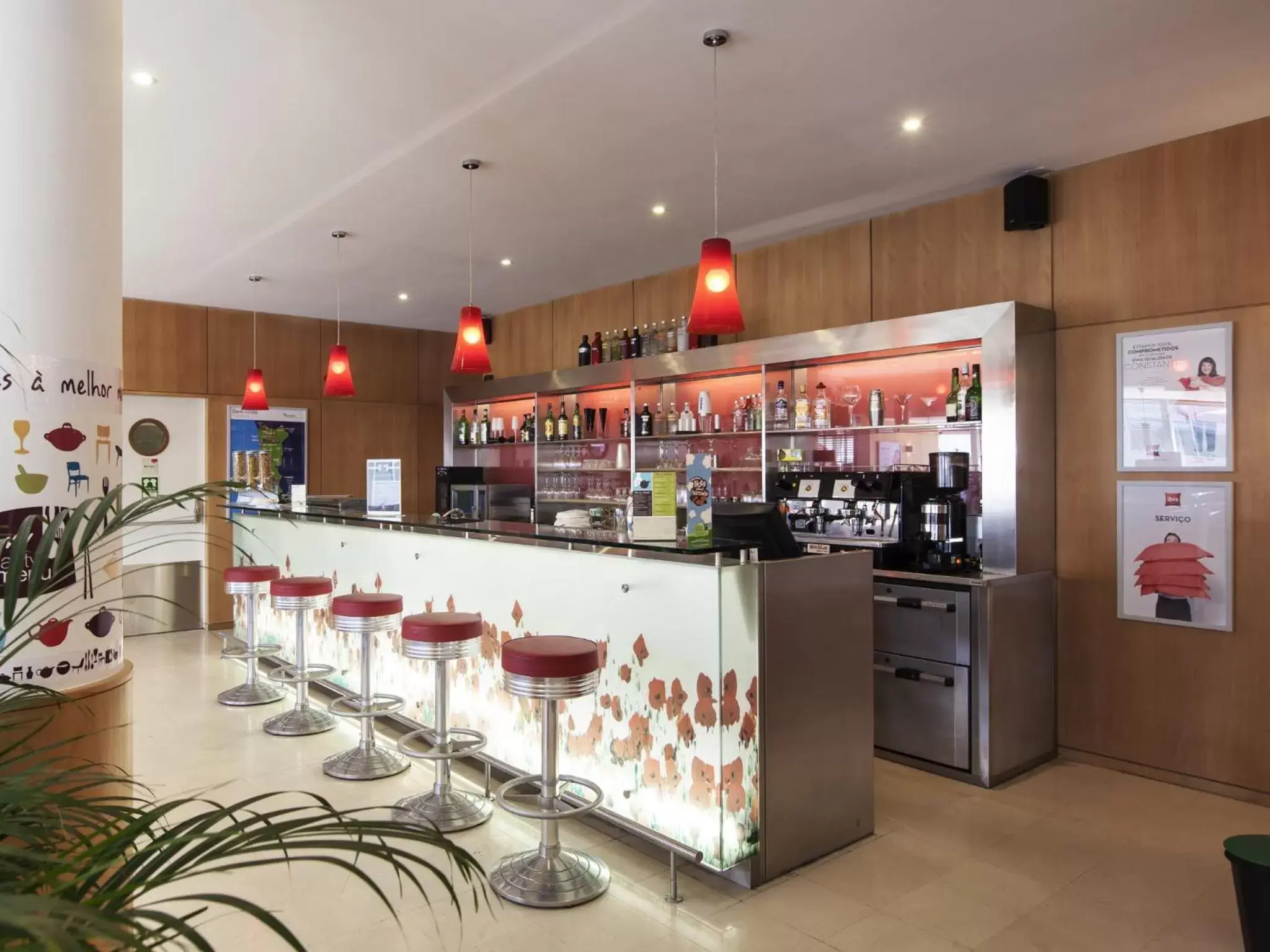 Lounge or bar, Lounge/Bar in Hotel ibis Porto Sao Joao