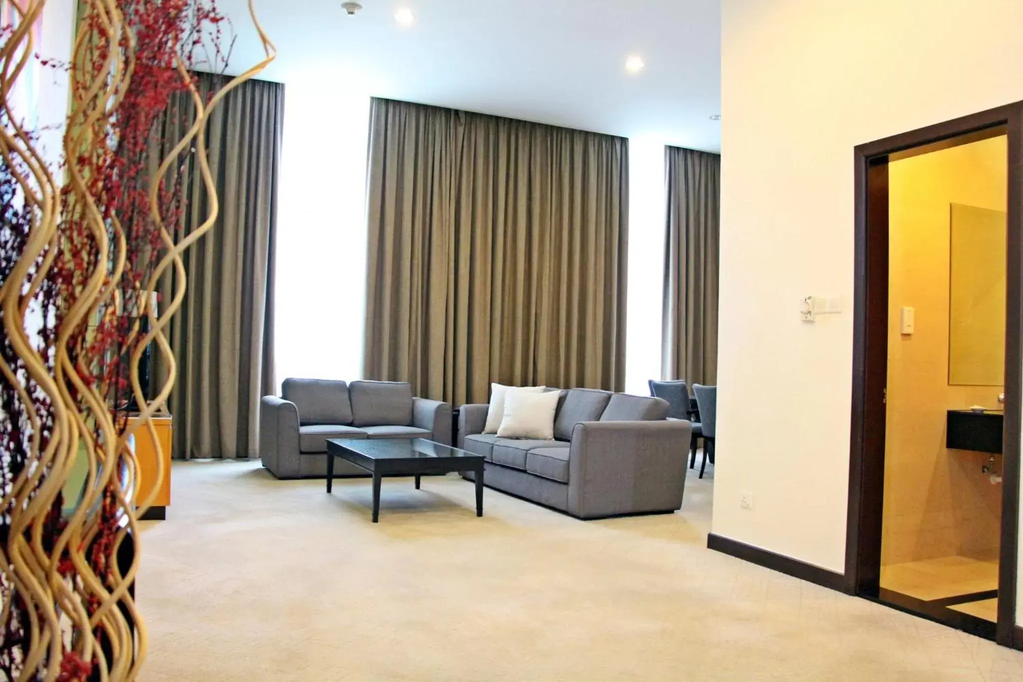 Photo of the whole room, Seating Area in Holiday Inn Melaka, an IHG Hotel