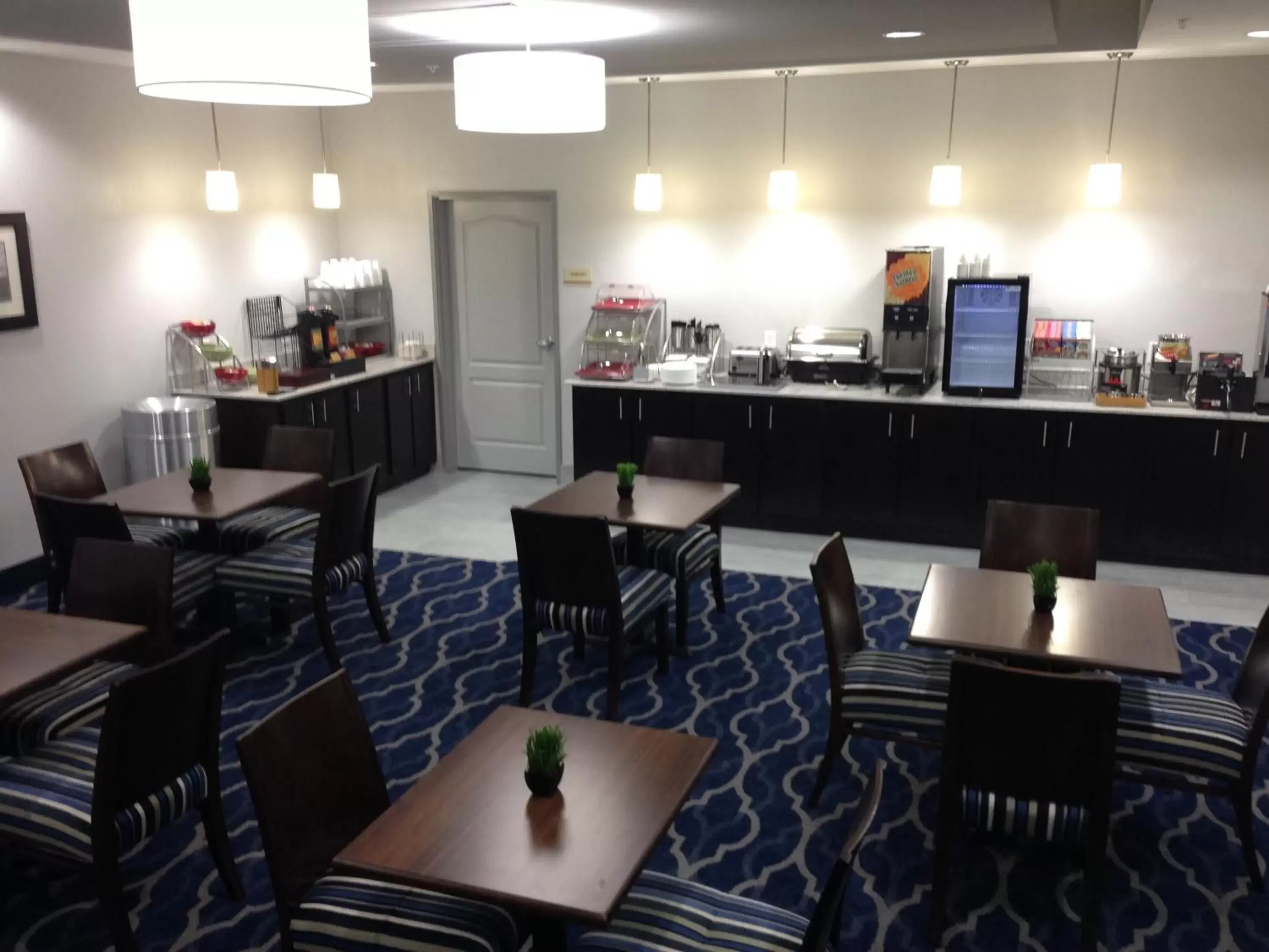 Restaurant/Places to Eat in Hawthorn Suites by Wyndham Midland