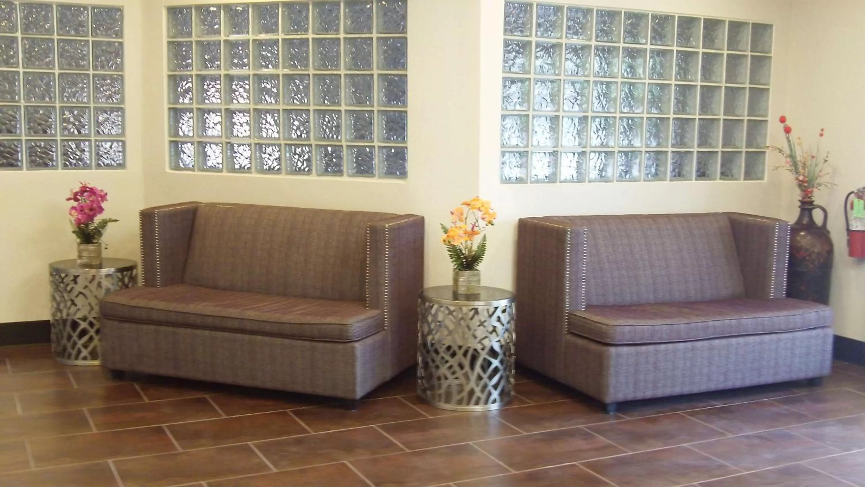 Lobby or reception in SureStay Plus Hotel by Best Western Sacramento Cal Expo