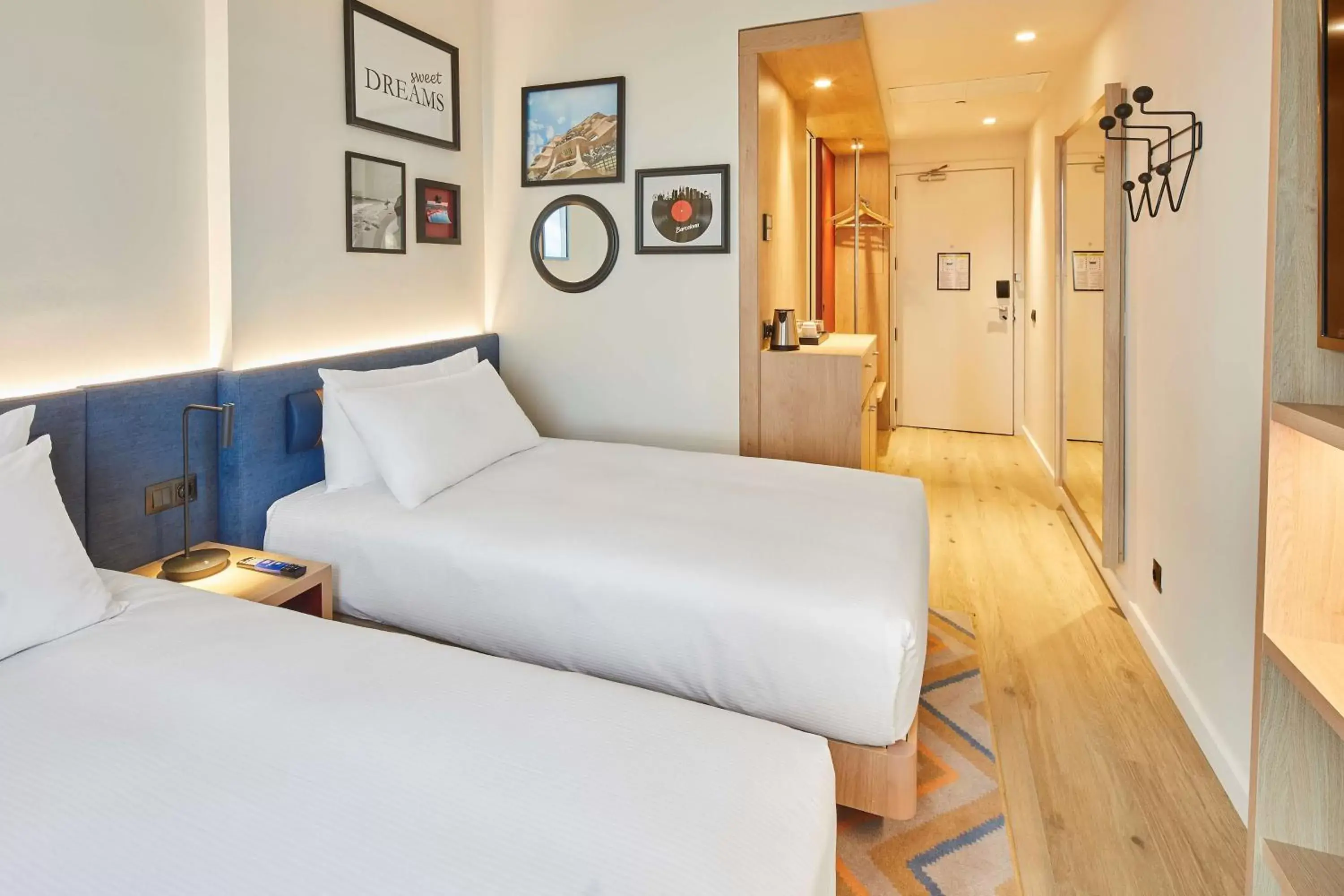 Photo of the whole room, Bed in Hampton By Hilton Barcelona Fira Gran Via