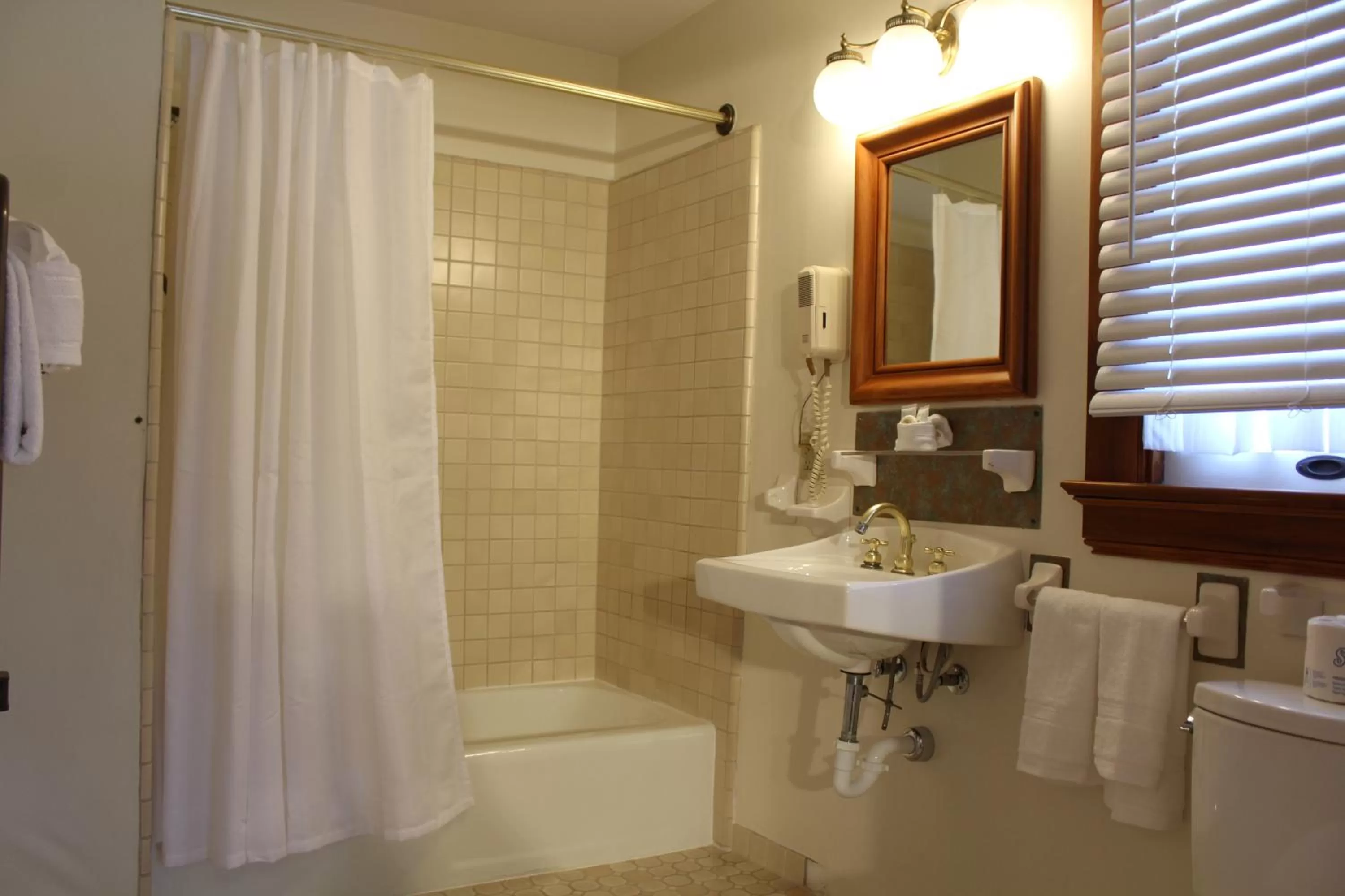Shower in Pacific Grove Inn