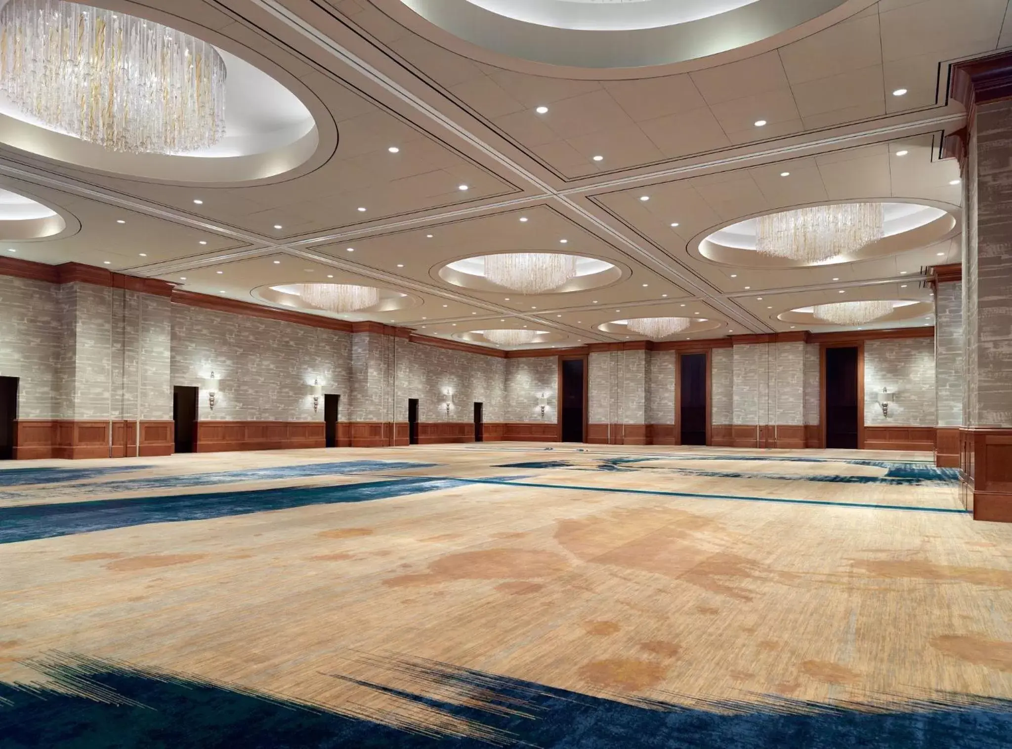 Banquet/Function facilities, Swimming Pool in Omni Dallas Hotel