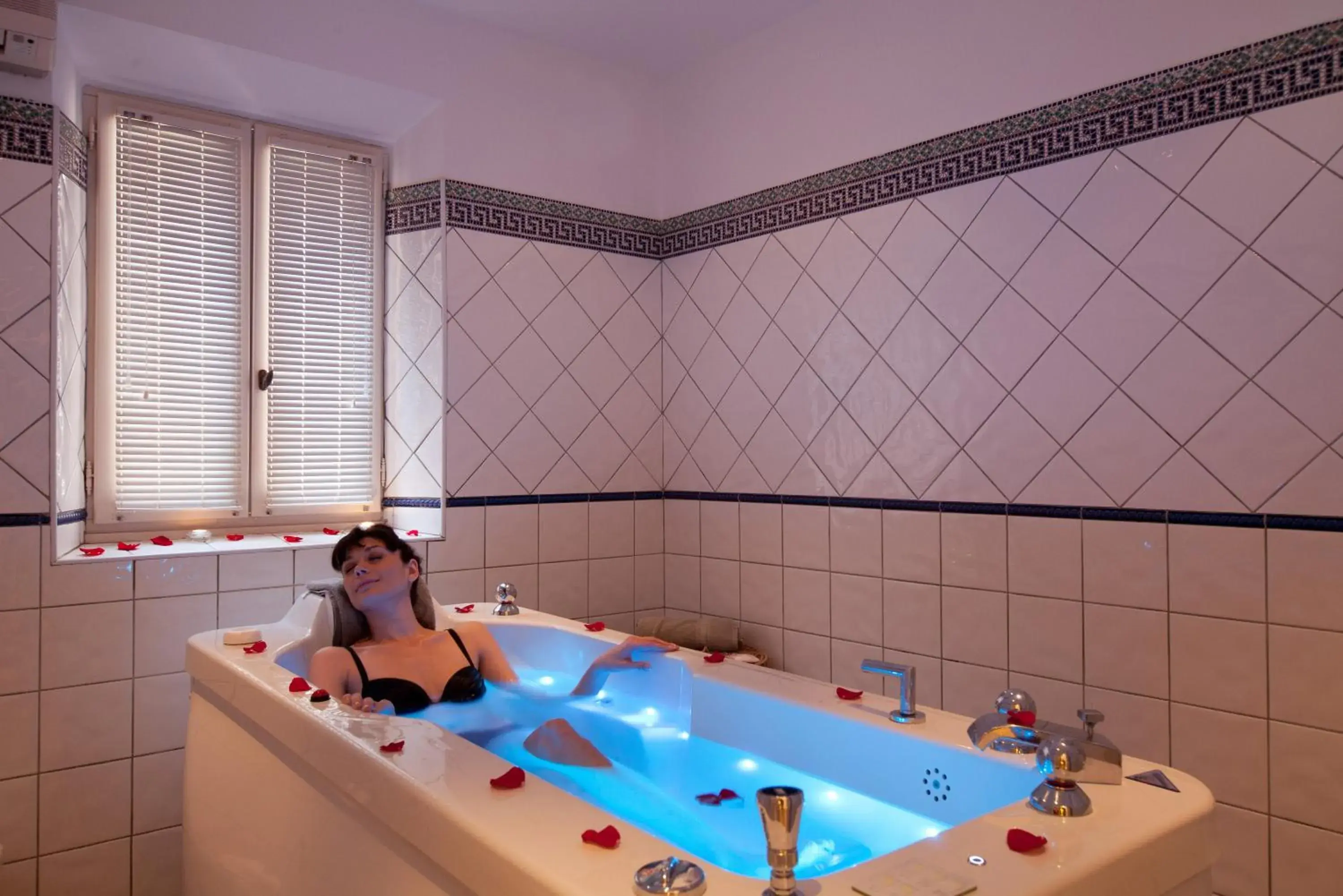 Spa and wellness centre/facilities, Bathroom in Hotel Les Bories & Spa