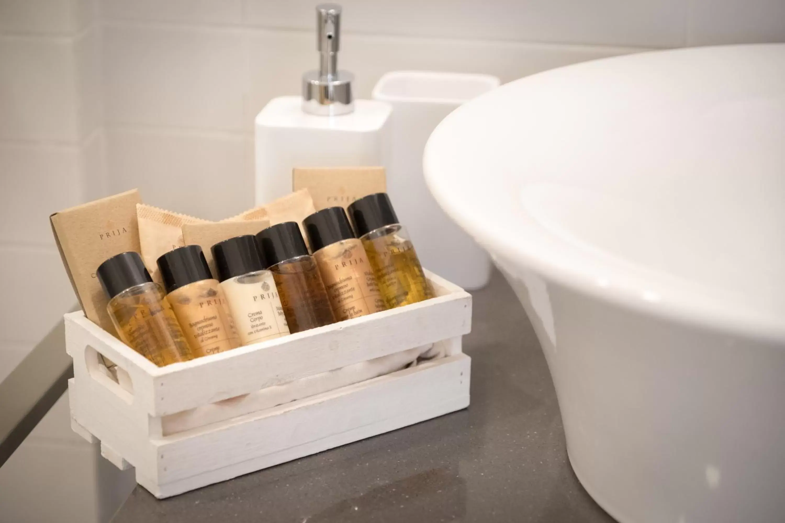 Guests, Bathroom in Amatè Suite