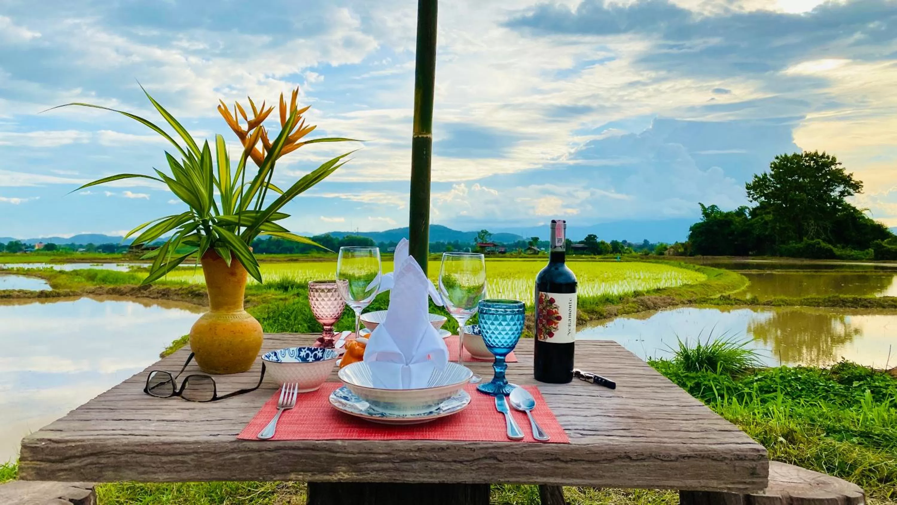 Restaurant/places to eat in Nan Seasons Boutique Resort