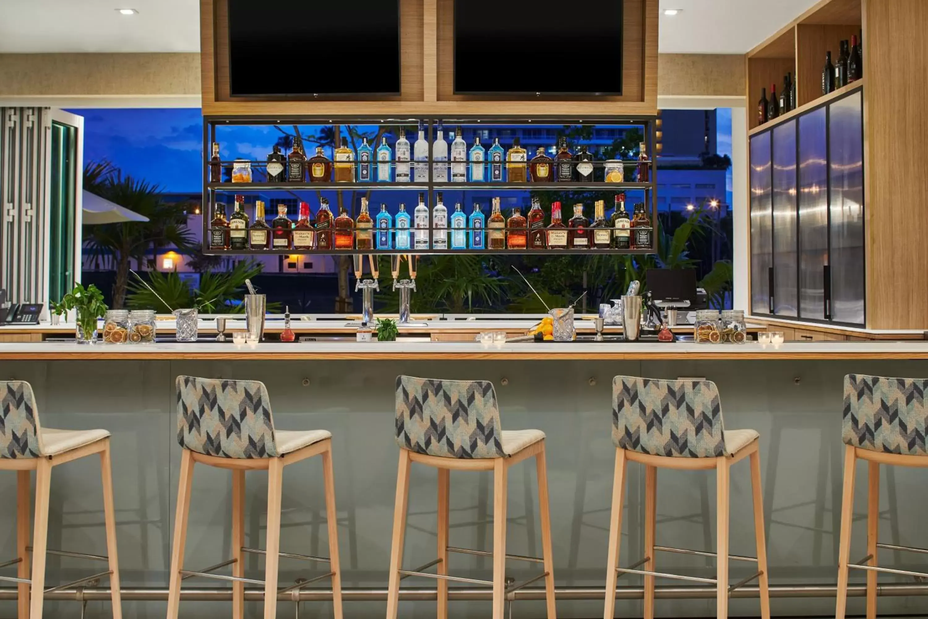Lounge or bar in AC Hotel by Marriott Fort Lauderdale Beach