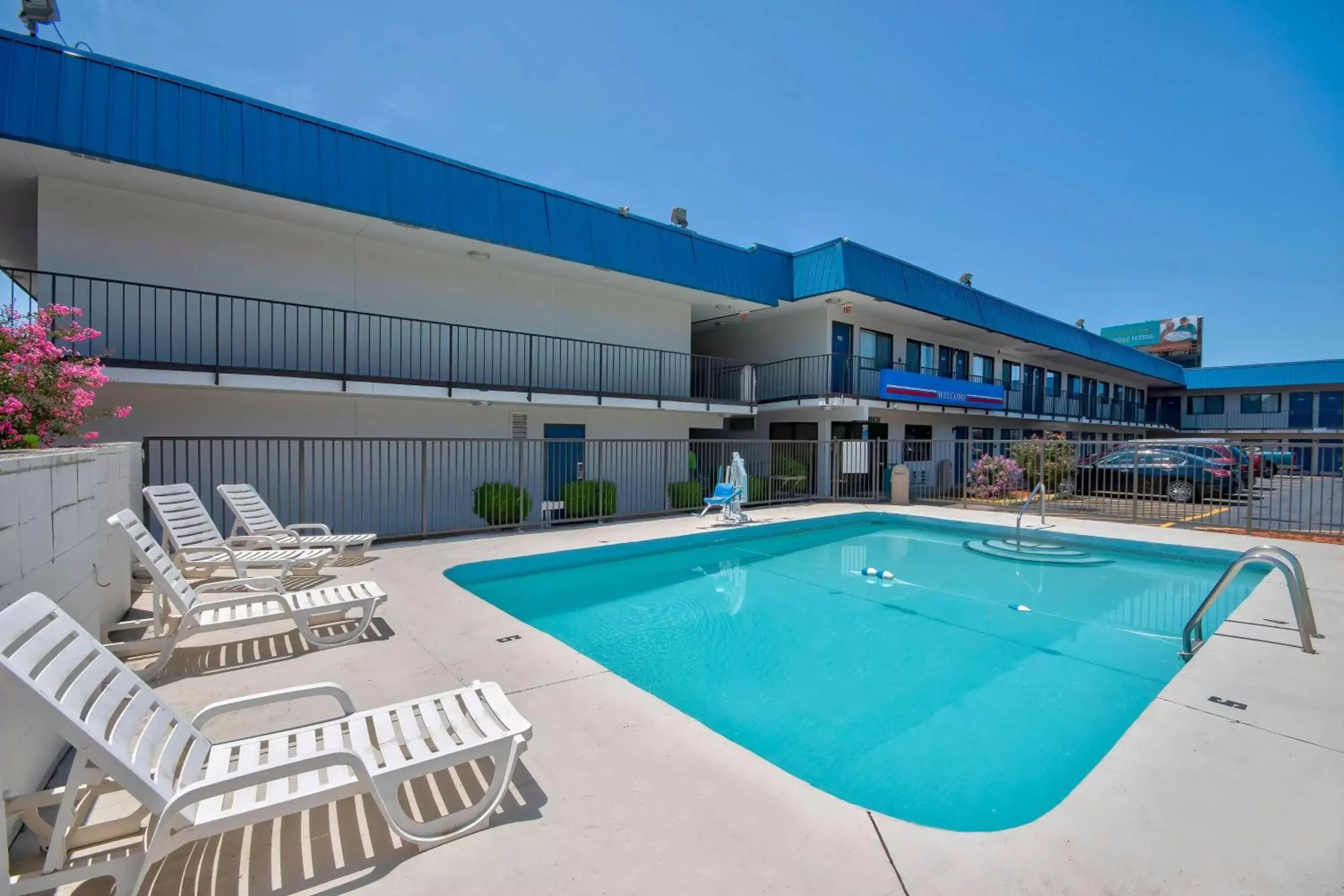 Pool view, Swimming Pool in Motel 6-Russellville, AR