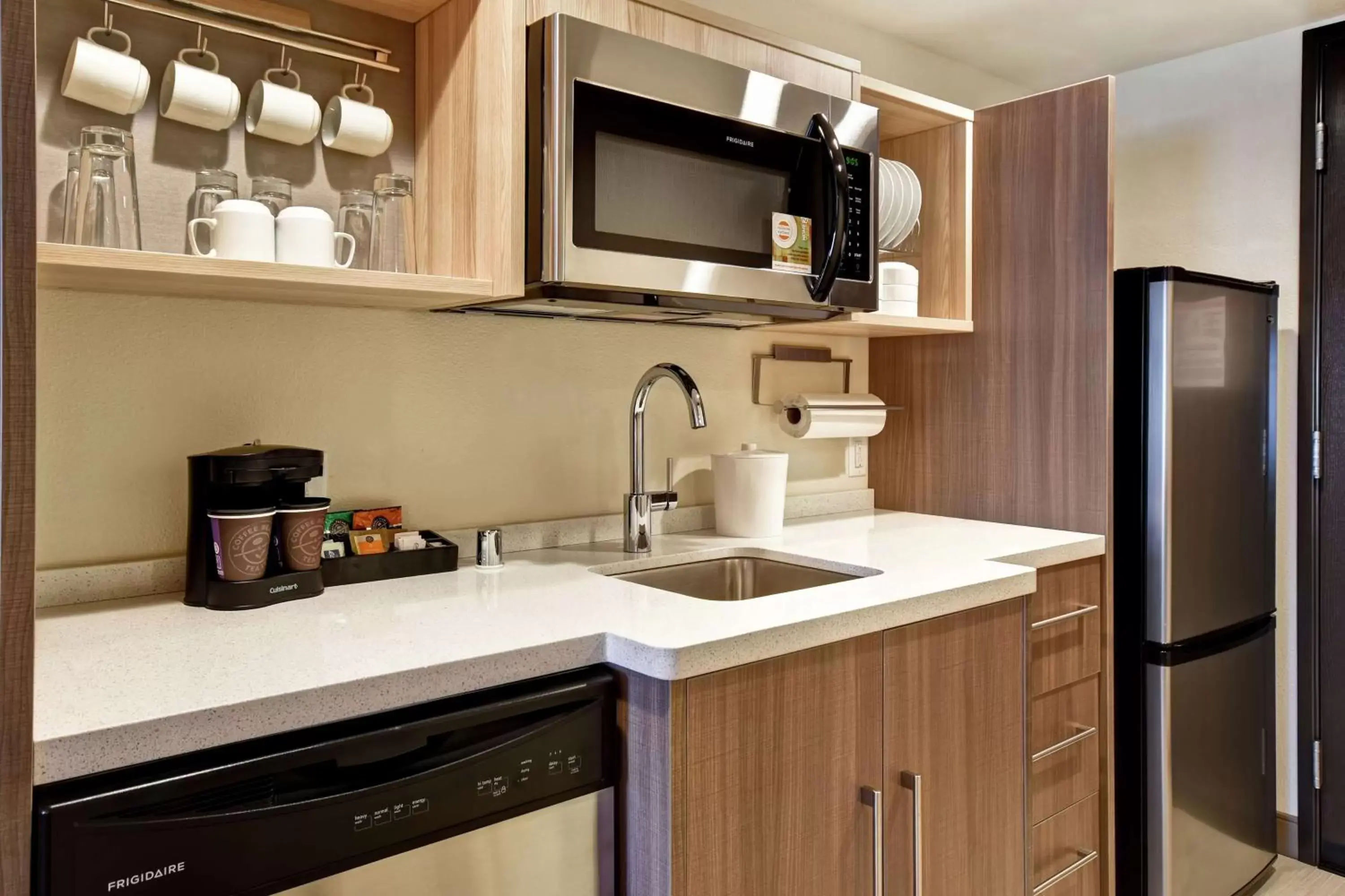 Kitchen or kitchenette, Kitchen/Kitchenette in Home2 Suites by Hilton Victorville