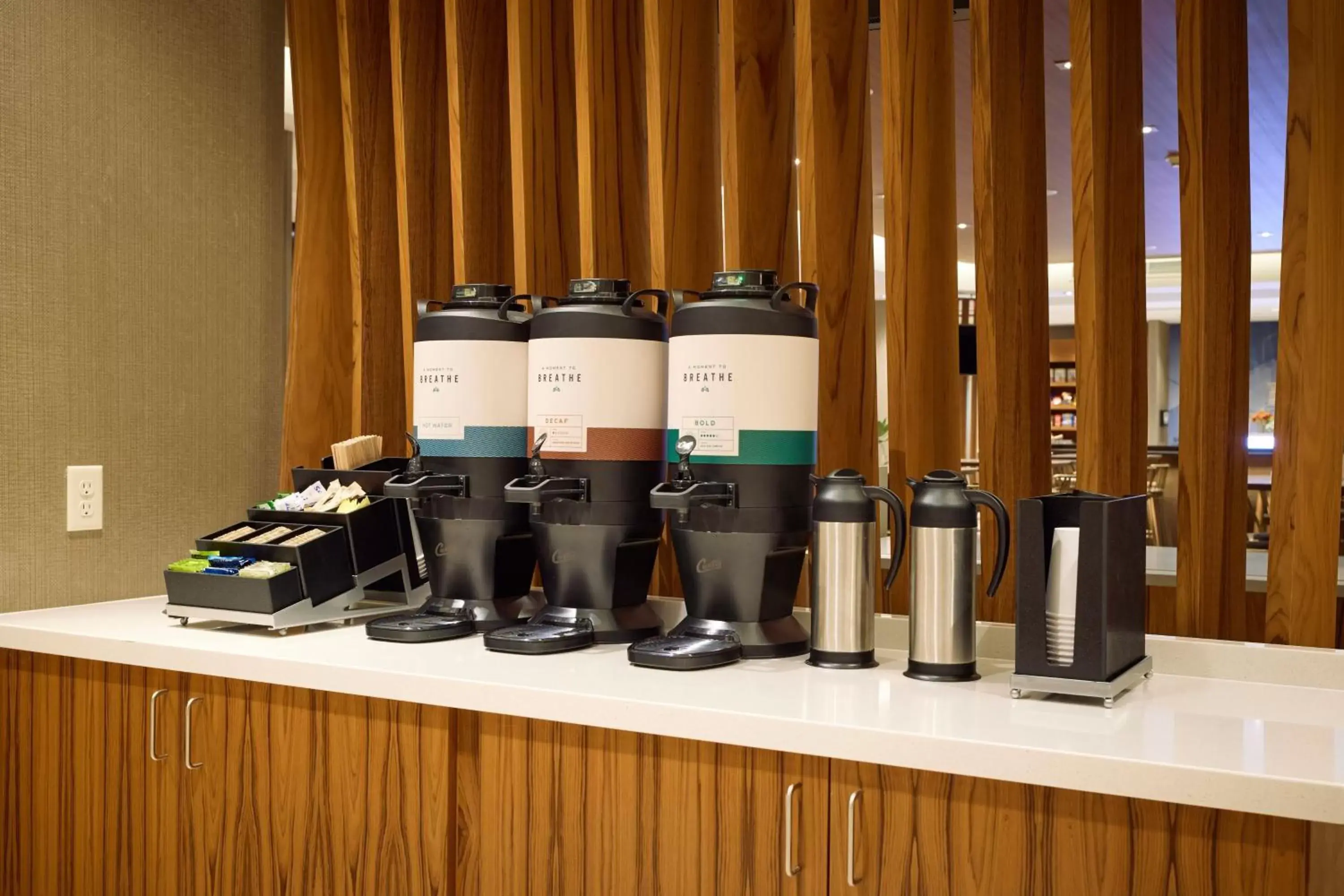 Coffee/tea facilities in SpringHill Suites by Marriott Medford Airport