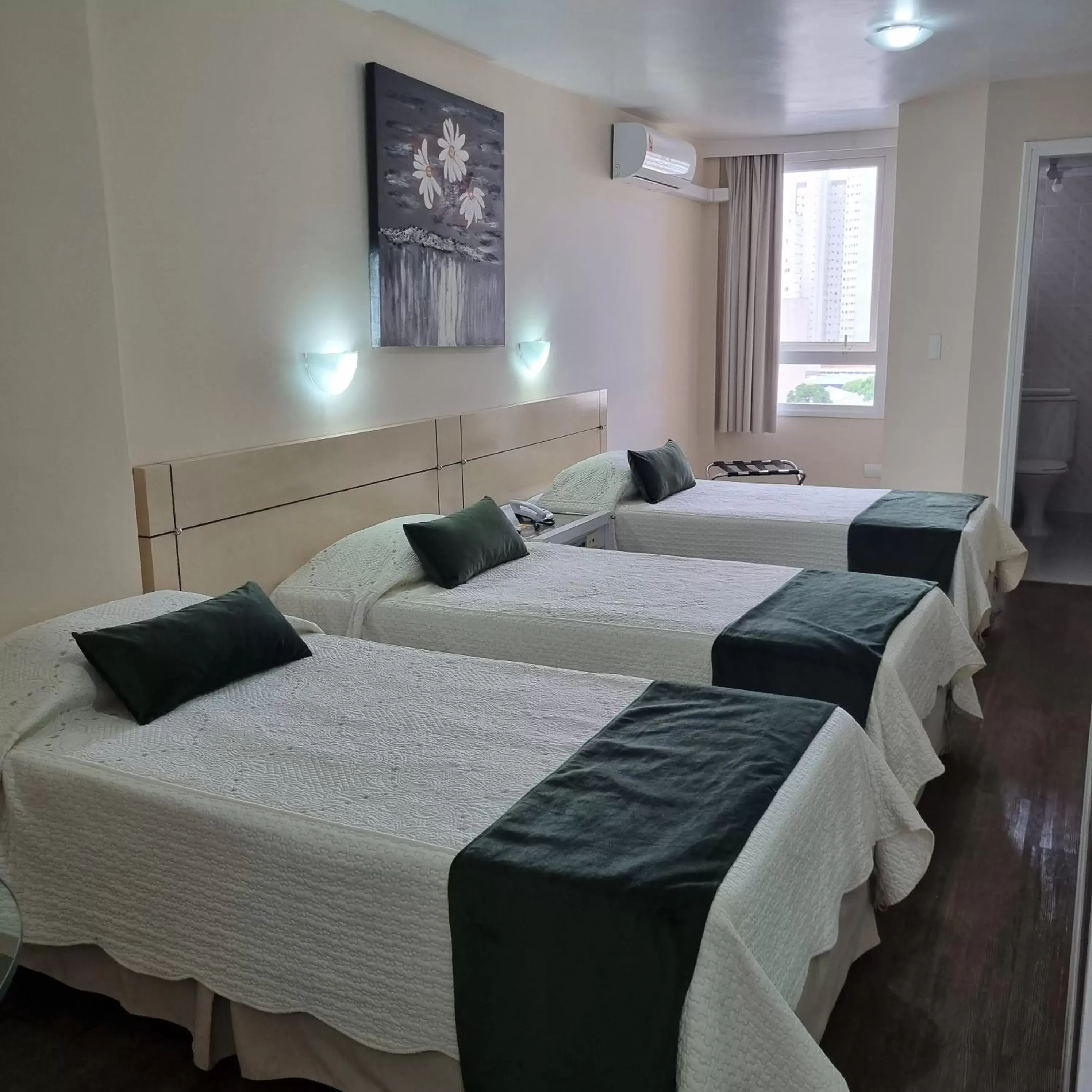 Bedroom, Bed in Nacional Inn Curitiba Torres