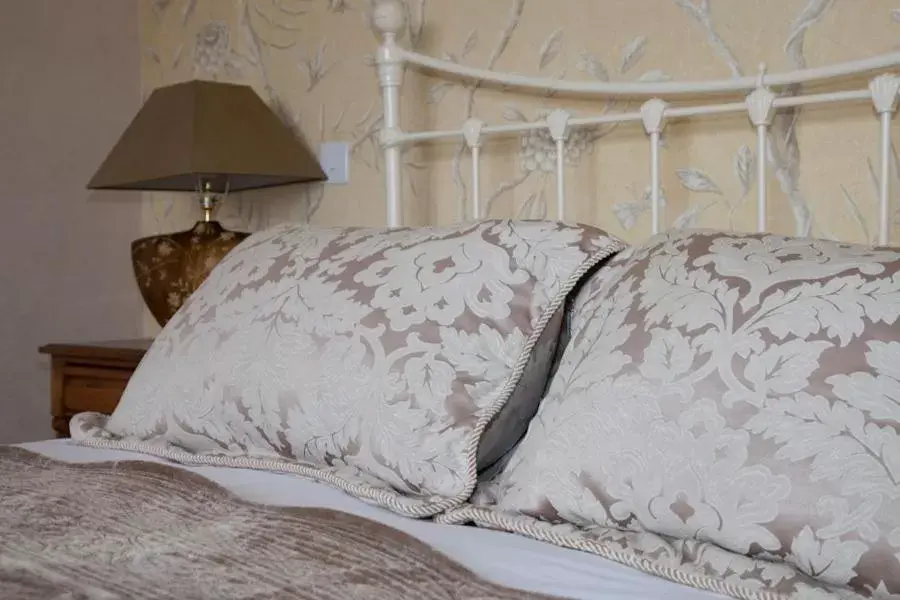 Bed in Amberley Inn