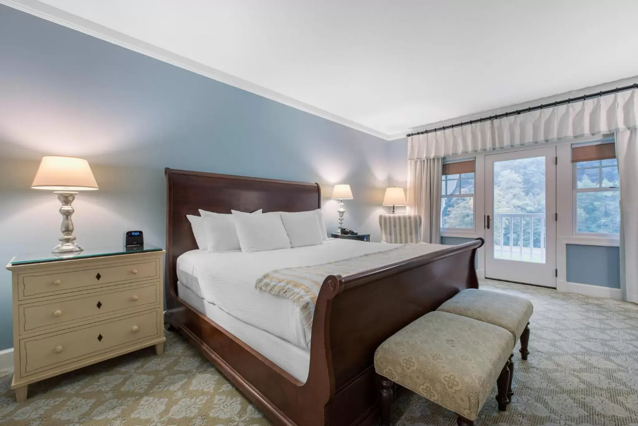 Photo of the whole room, Bed in Omni Bedford Springs Resort