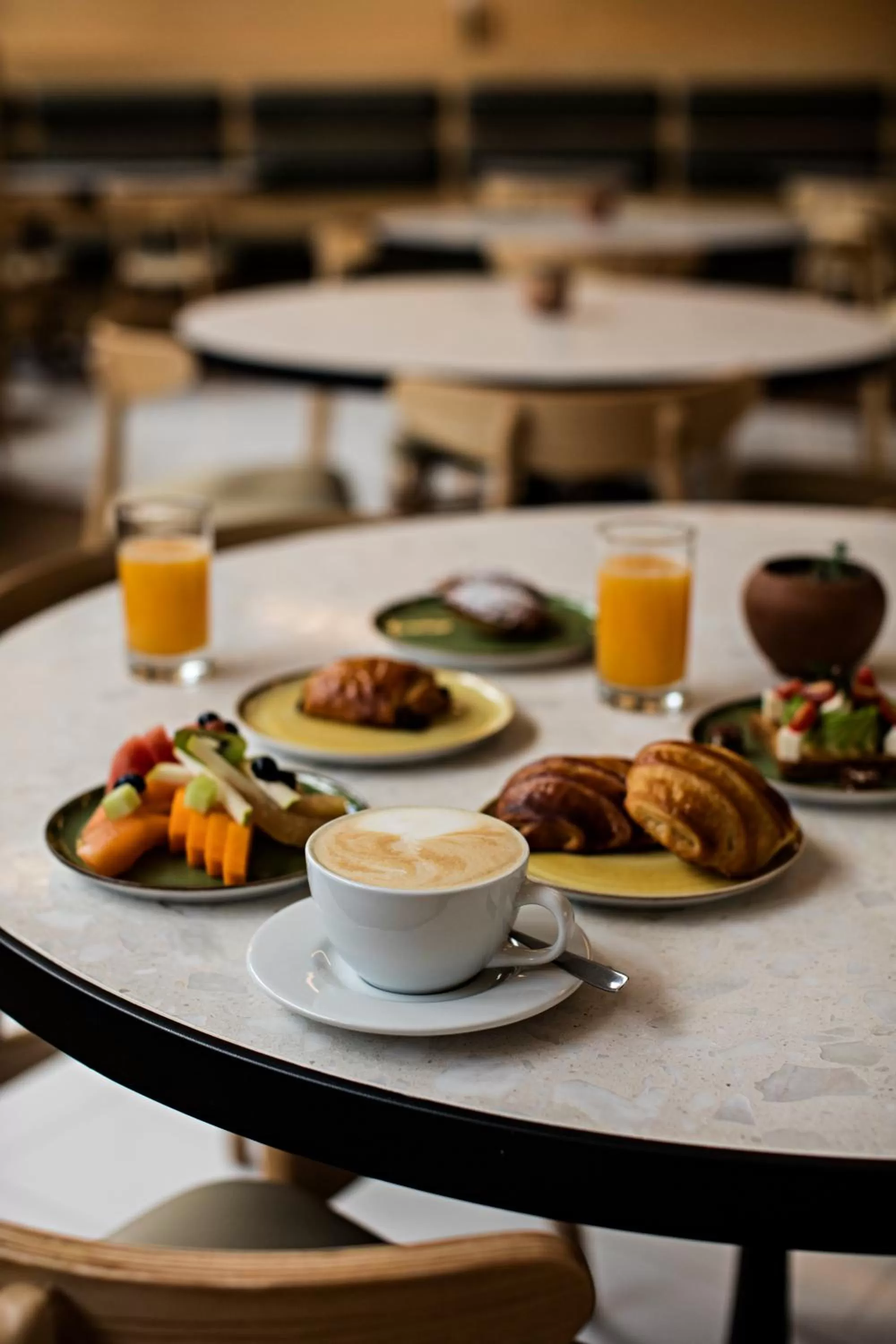 Food and drinks in Met Hotel