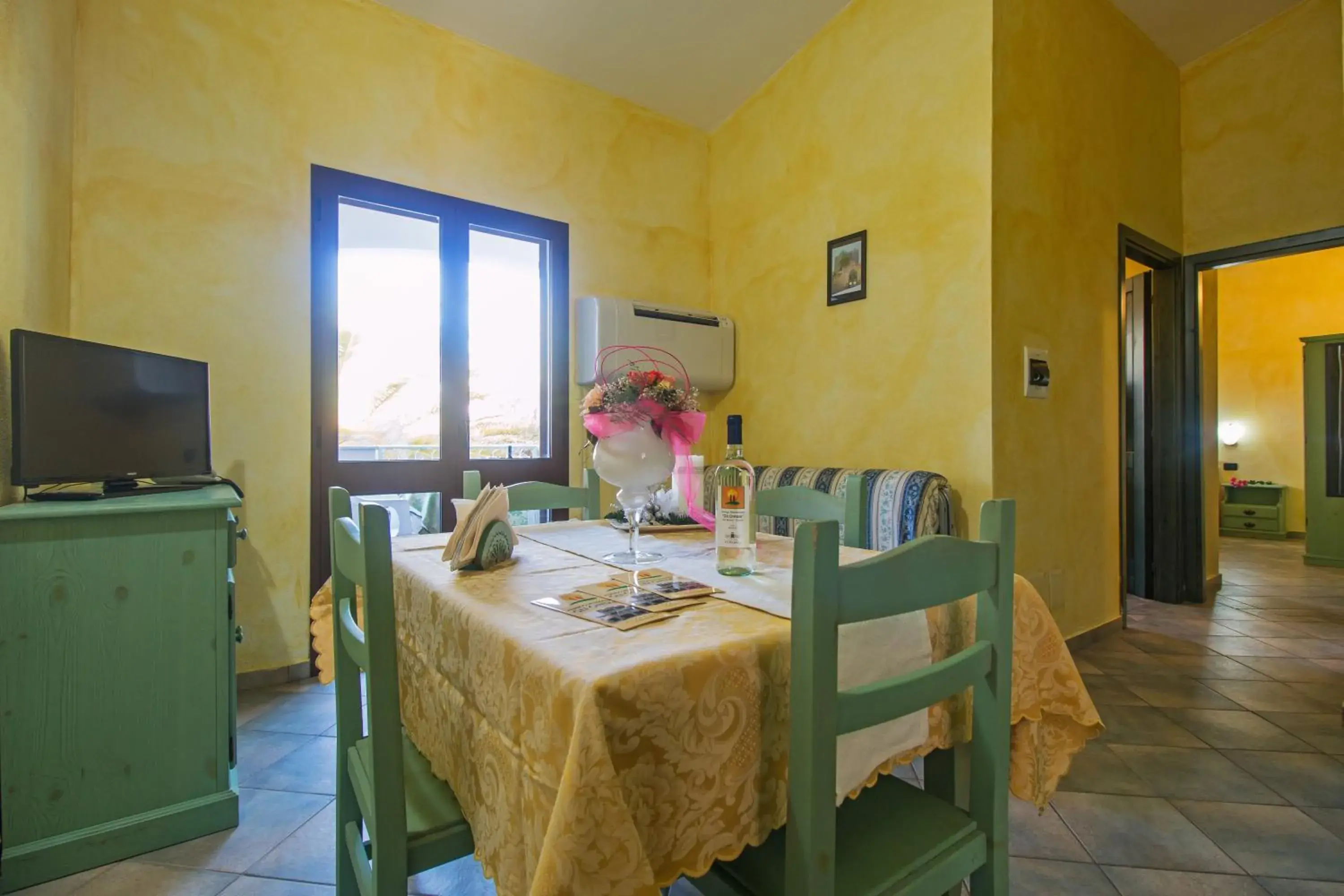 Living room, Dining Area in Albergo Residenziale Gli Ontani