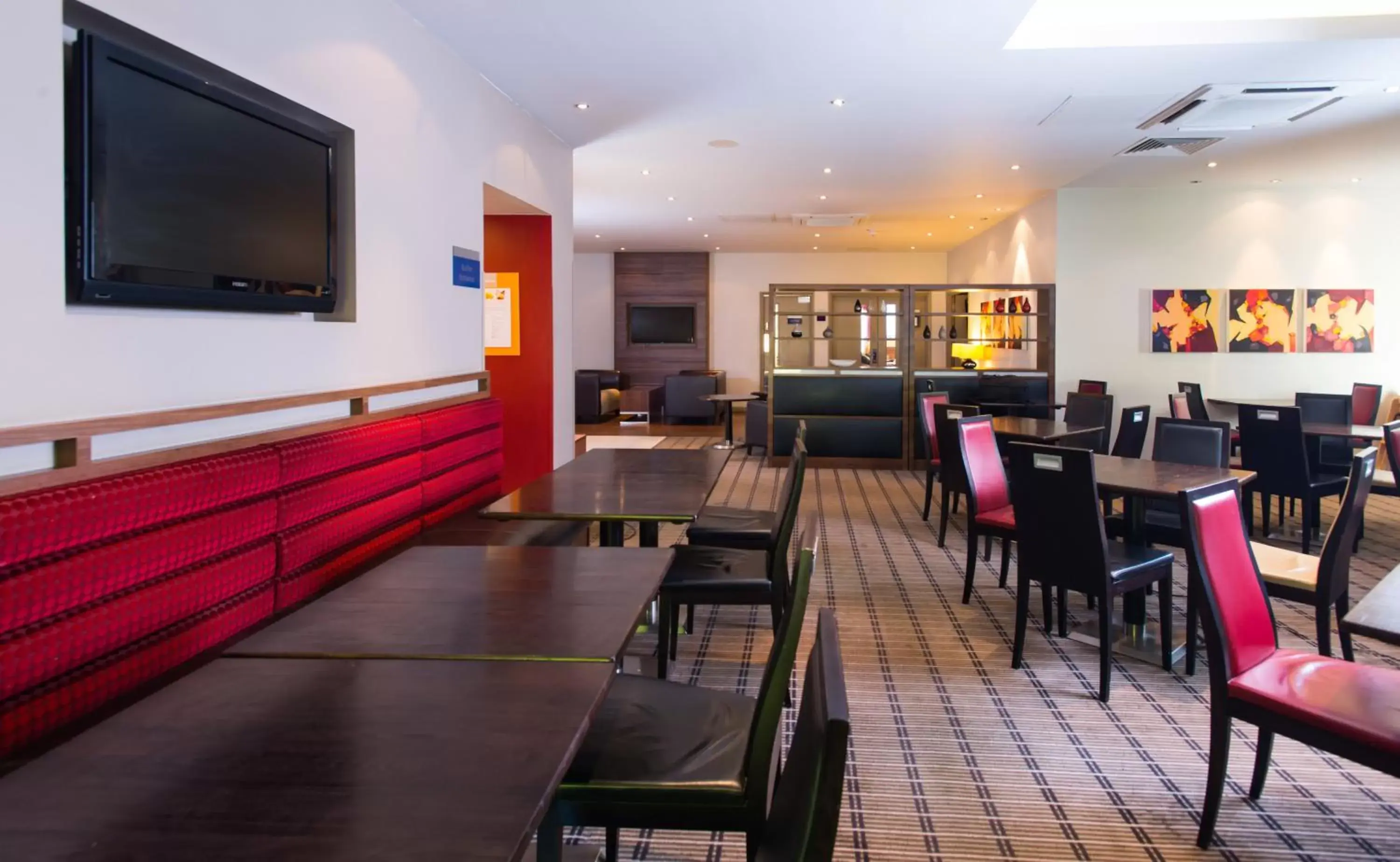 Breakfast, Restaurant/Places to Eat in Holiday Inn Express Taunton East, an IHG Hotel