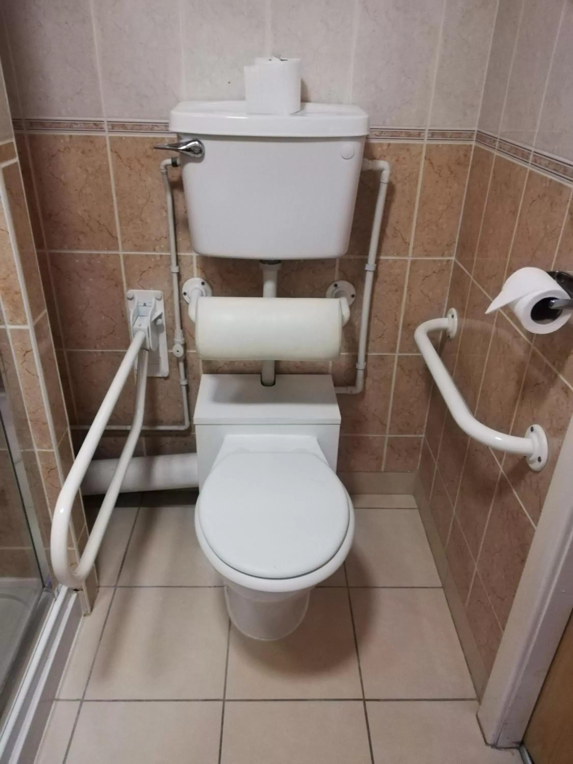 Toilet, Bathroom in Corn Mill Lodge Hotel